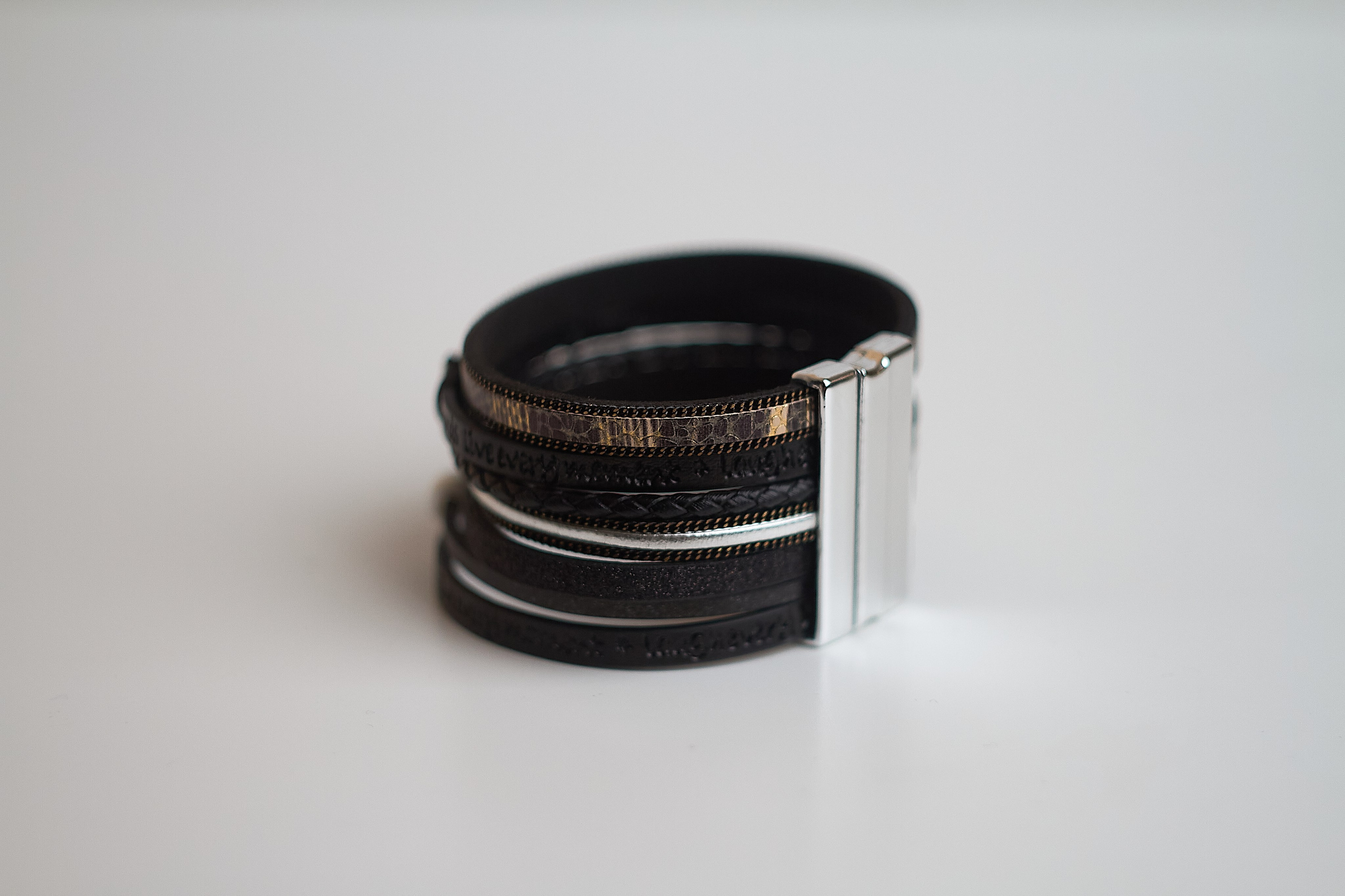 Браслеты WB. Фотограф Мероприятий Новосибирск