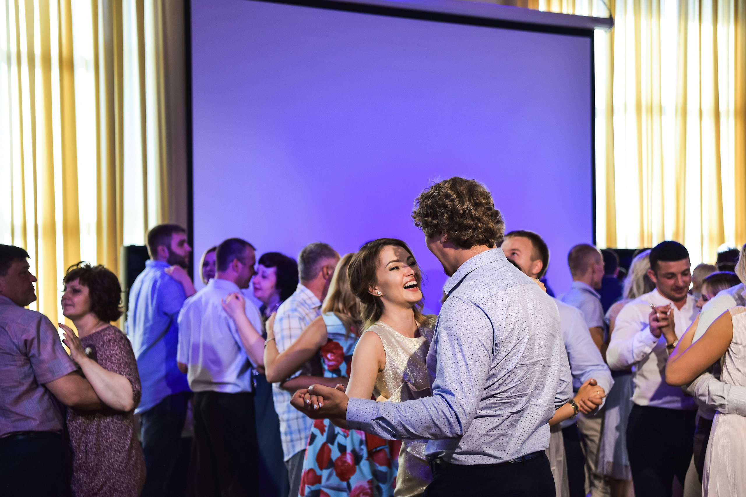 💐 Радик и Яна — душевная загородная свадьба в Villatic | Теплые фото под Красноярском. 📸 Свадебный и семейный фотограф в Красноярске Тихомиров Евгений | 17 лет опыта | 800+ свадеб