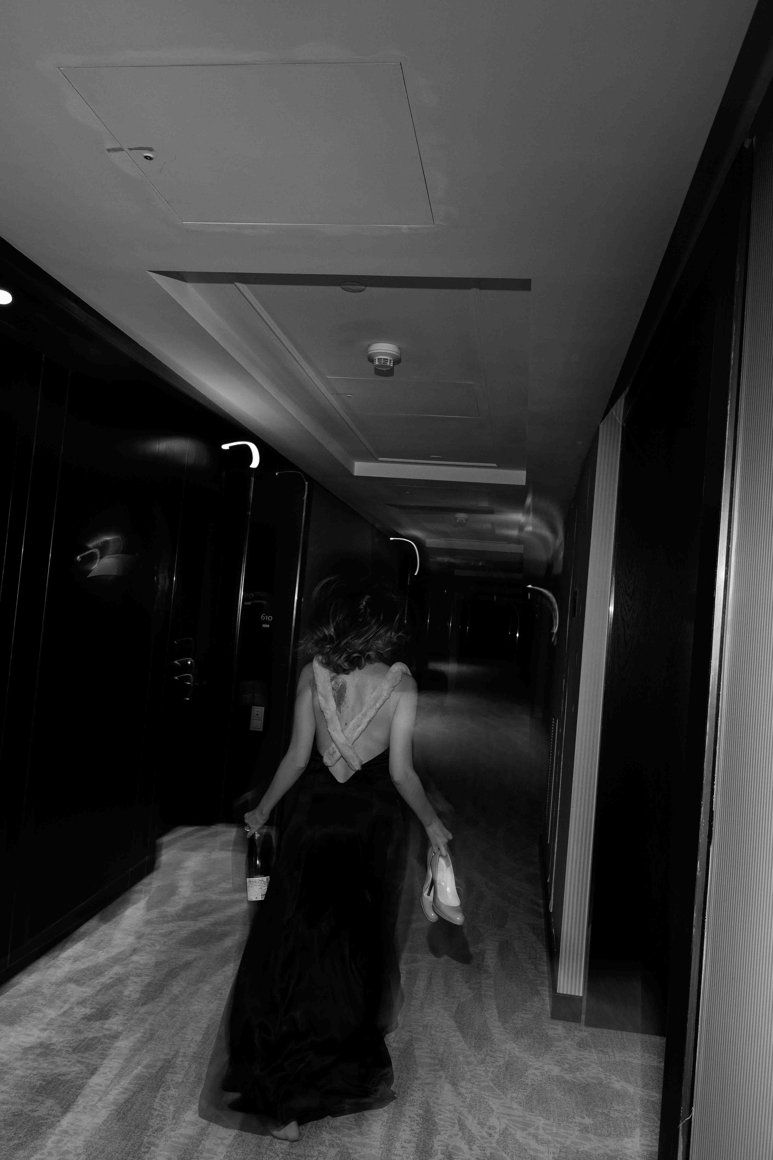 Монохром в номере отеля. Фотограф и видеограф в Москве и Абу Даби Мария Кулагина