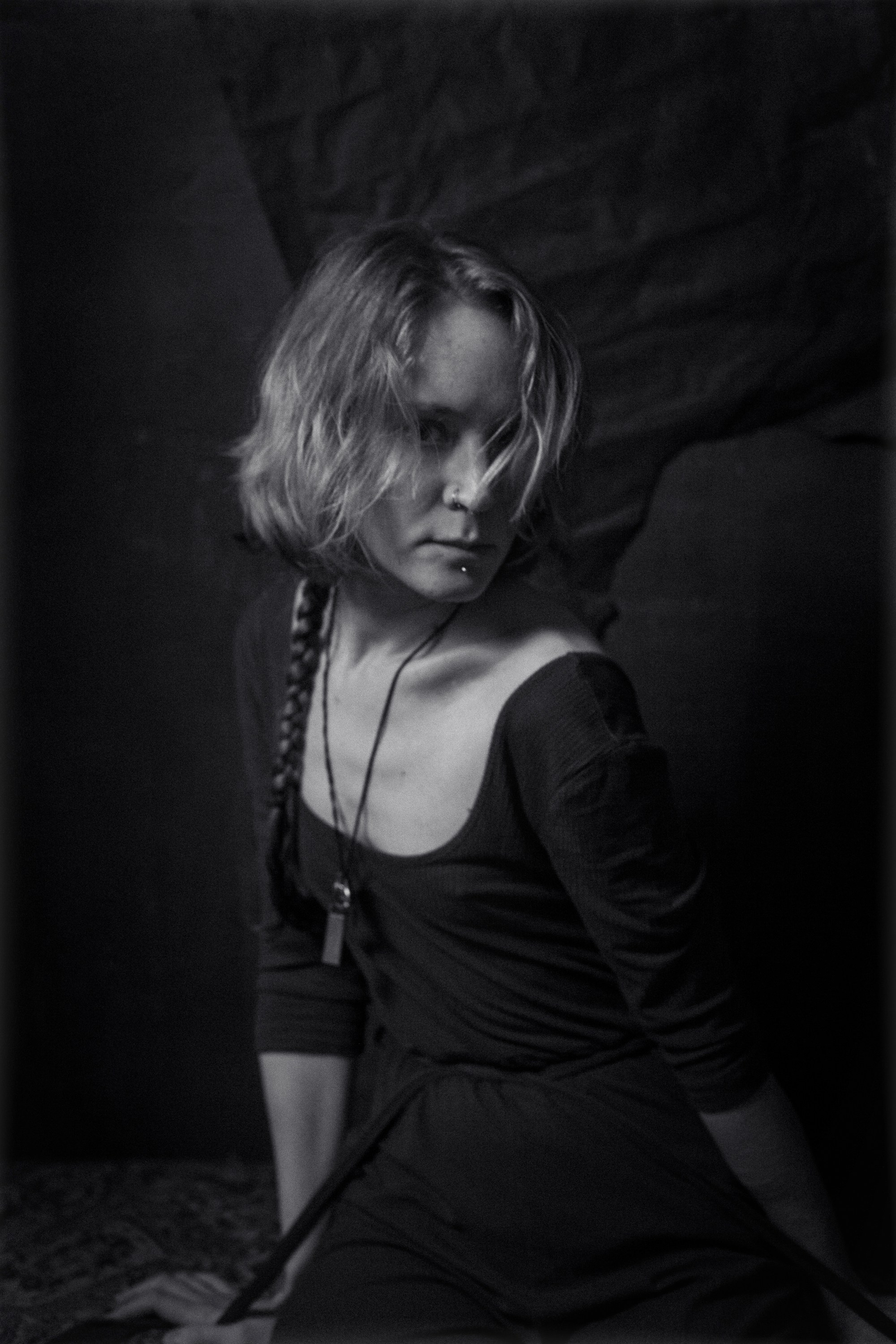 Вика. Домашняя студия. RawCat. Портретная фотография Екатеринбург