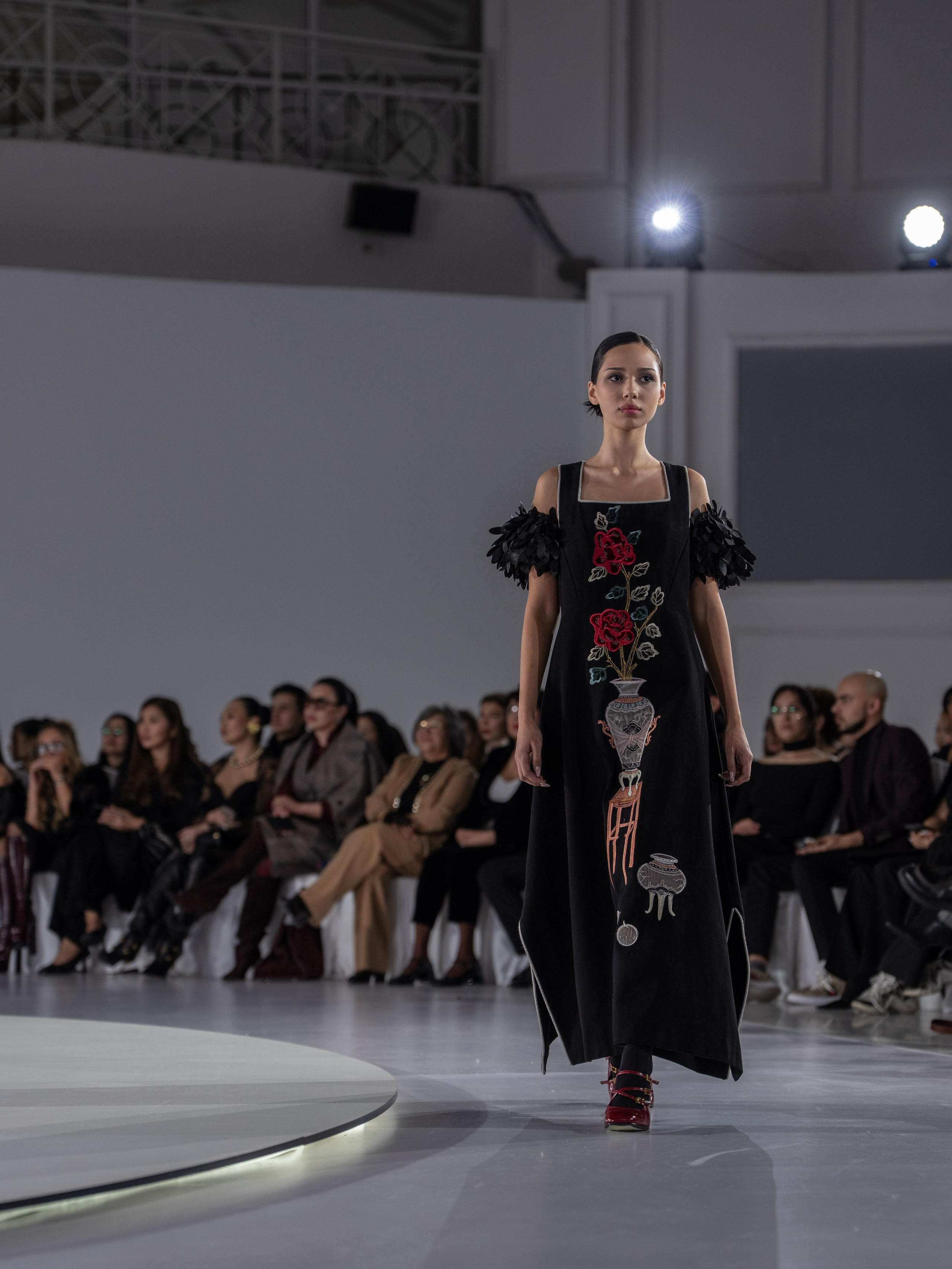 Дизайнер Stas Lopatkin. Сайт Алматинского НЮ АРТ, будуар и фэшн фотографа Дениса Карпенко