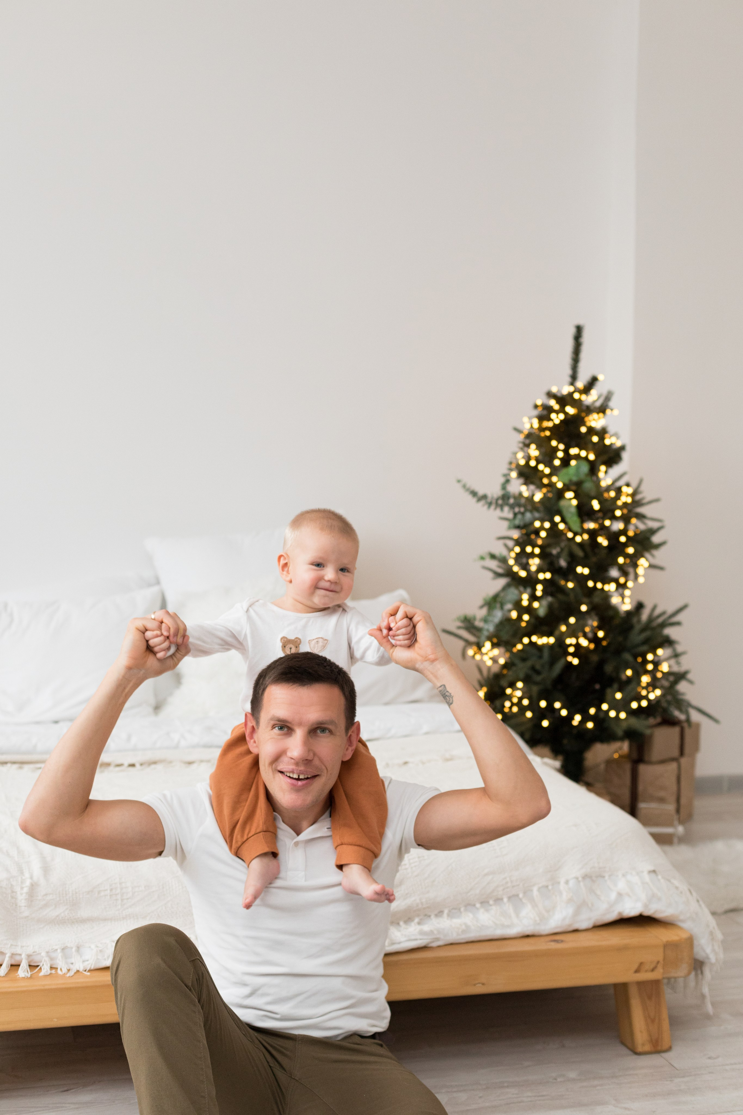 Студийная новогодняя фотосессия семьи. Детский и контент фотограф Надя Волкова Санкт-Петербург