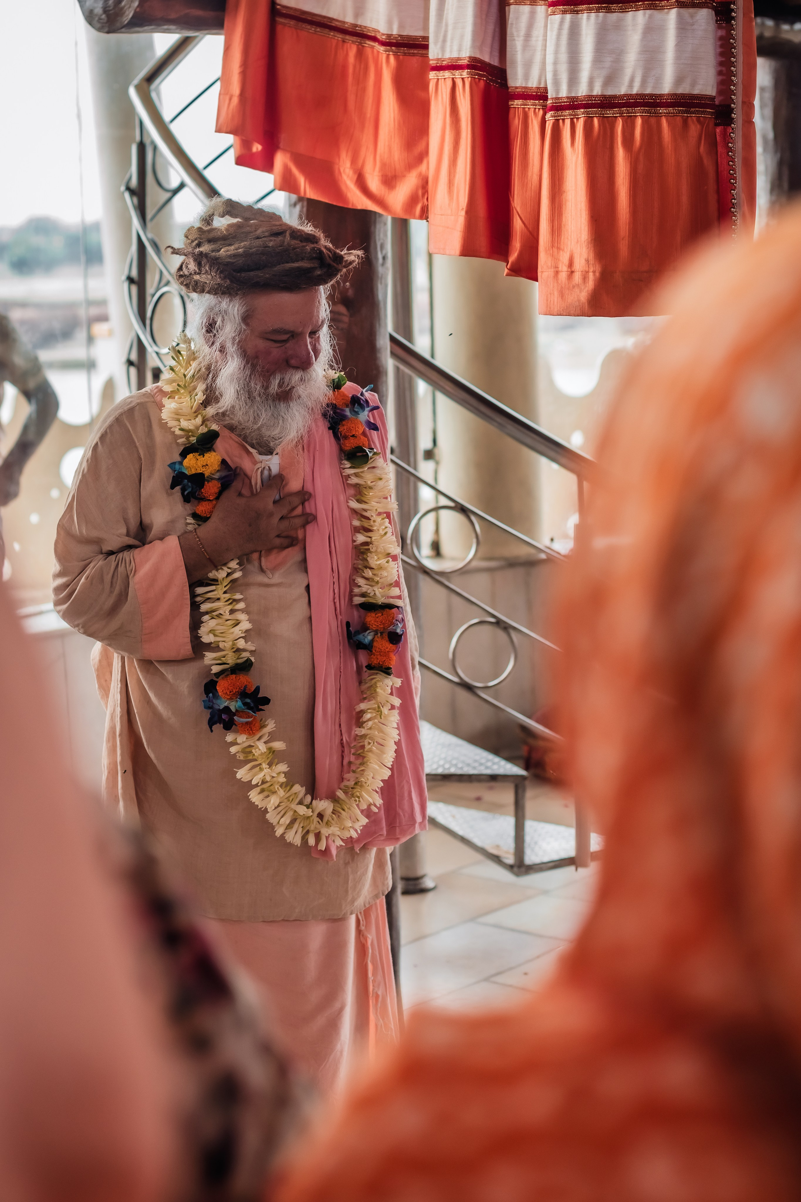 Abhisheka Devraha Baba on Sri Devdas ji maharaj bd. Mariam Bagdasaryan