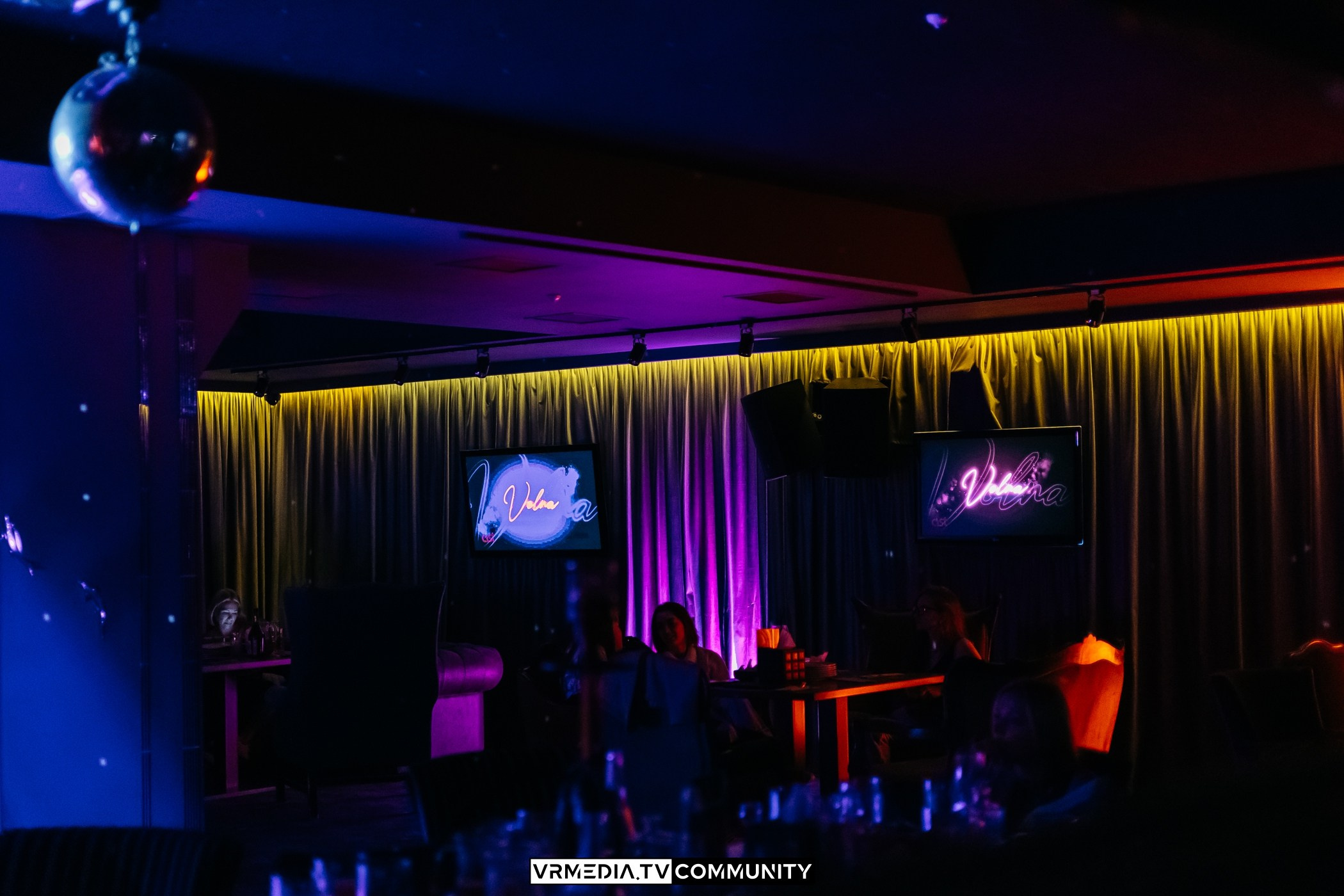 Выходные в караоке-баре «Volna»