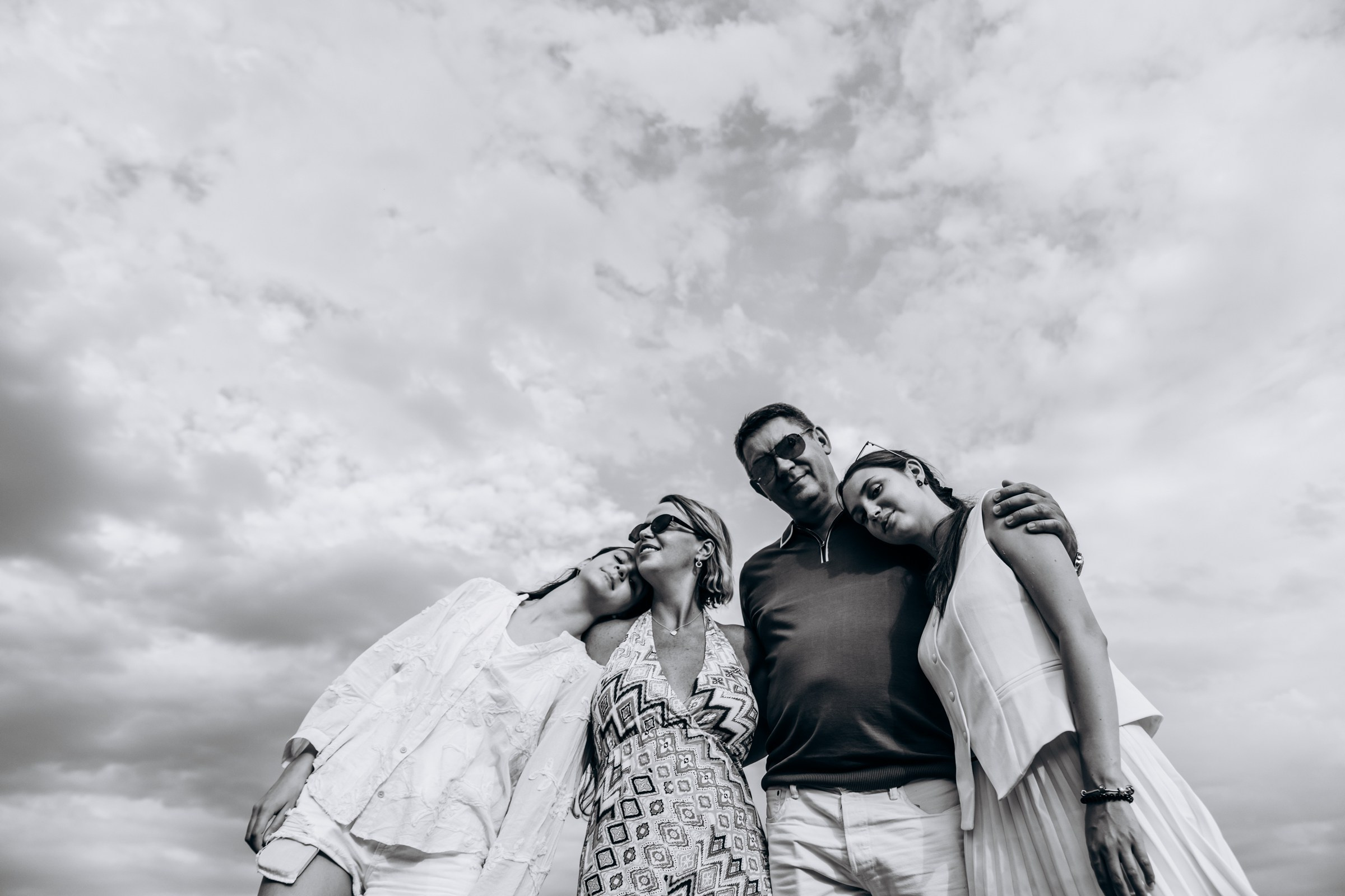 Дети и семьи. На моих фотографиях дети всегда улыбаются и смеются по-настоящему. Я знаю что для этого нужно. Применяю секретный секрет). Фотограф в Крыму — Федор зайцев. Свадебная, семейная и портретная съёмка. Фотографии для контента, для бизнеса. Корпоративная съёмка