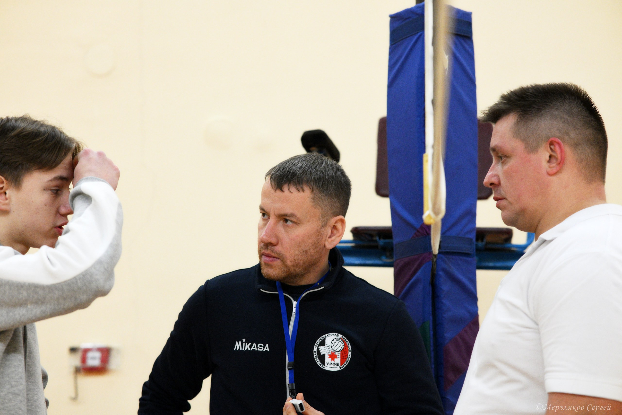 Новогодний турнир по волейболу. Ижевск. 15.12.2023. Спортивный репортажный фотограф в Ижевске Сергей Мерзляков