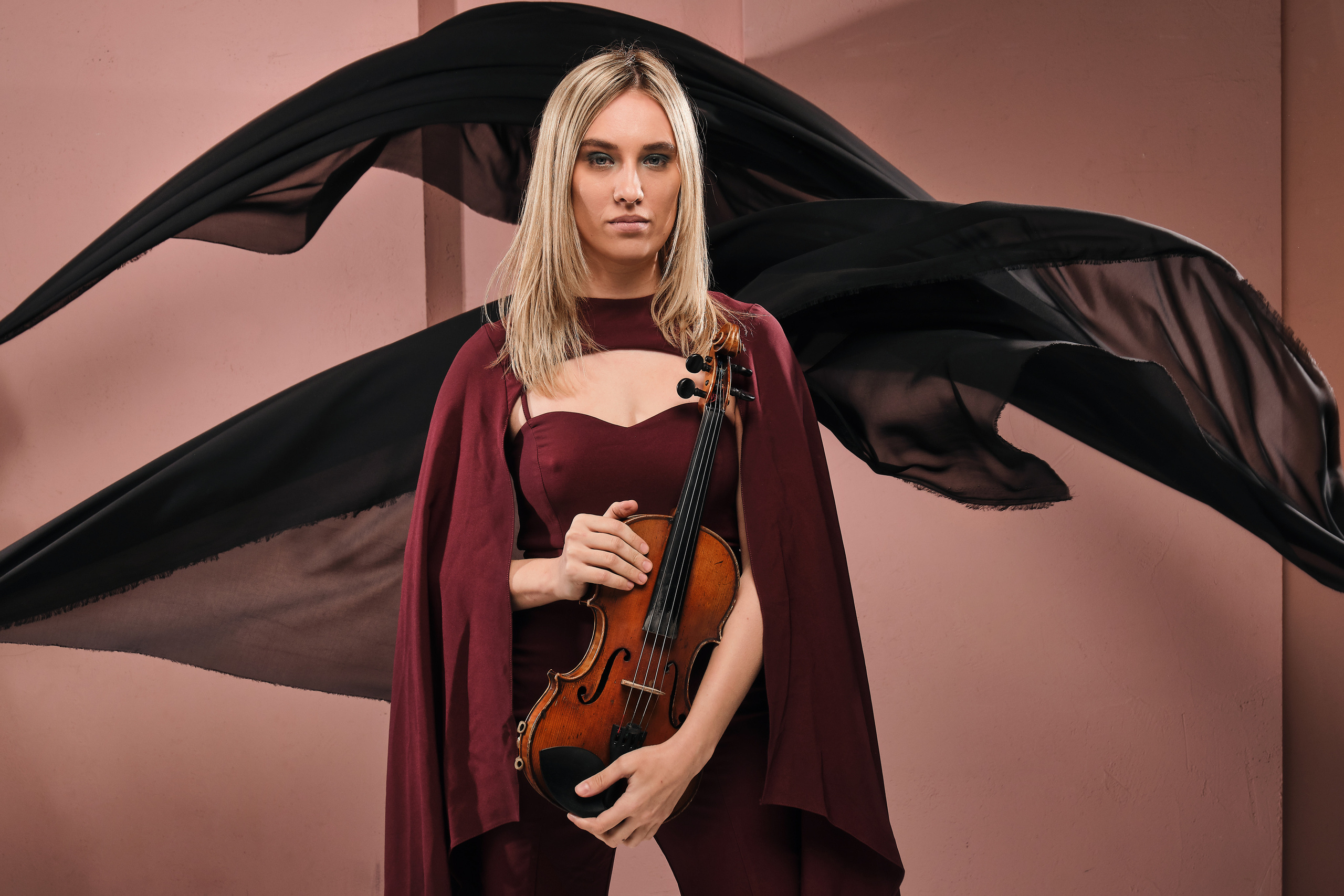 Alice. Антон Гошовский - свадебный и семейный фотограф в Москве и Крыму