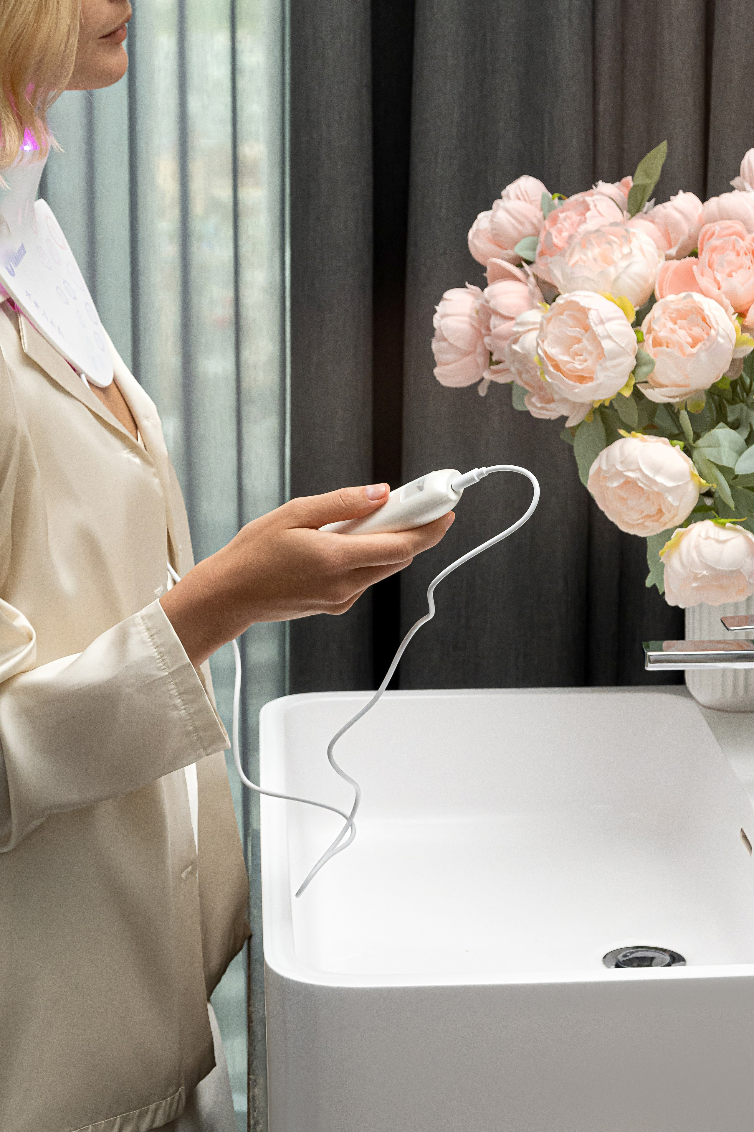 Съемка модели и товара с искусственным светом