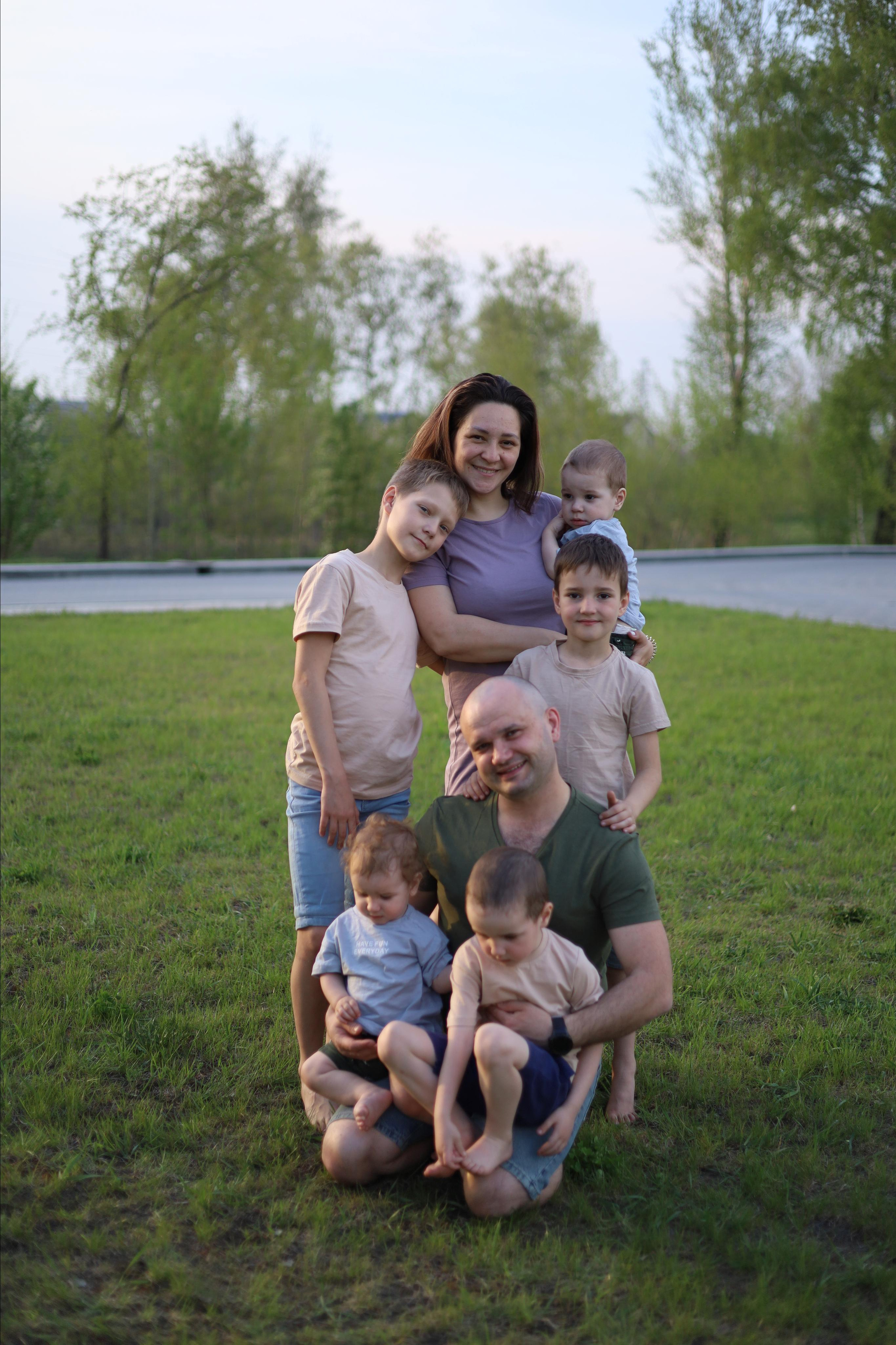 Прогулка большой и дружной семьи. Семейный и детский фотограф в Новосибирске, Москве Анна Кутарева