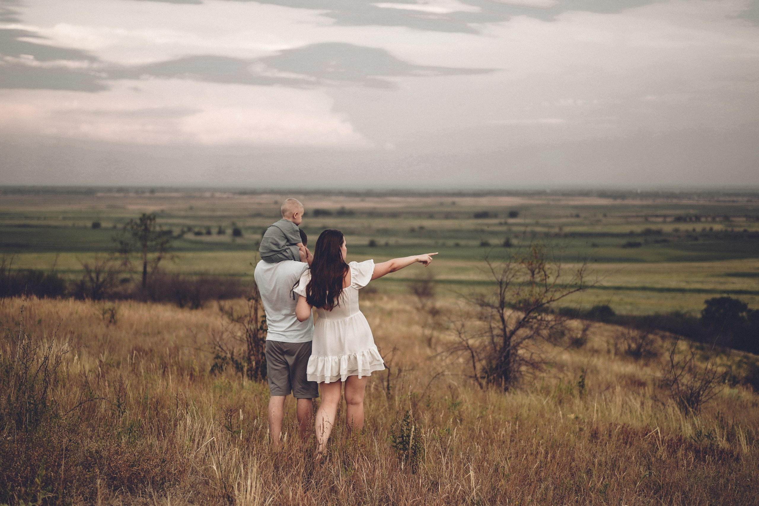 Уличная семейная фотосессия в Ростове-на-Дону. Фотограф Аксай, Новочеркасск. Свадебный фотограф в Ростове-на-Дону. Таинство Крещения и Венчания, семейные фотосессии. Алёна Чёботова