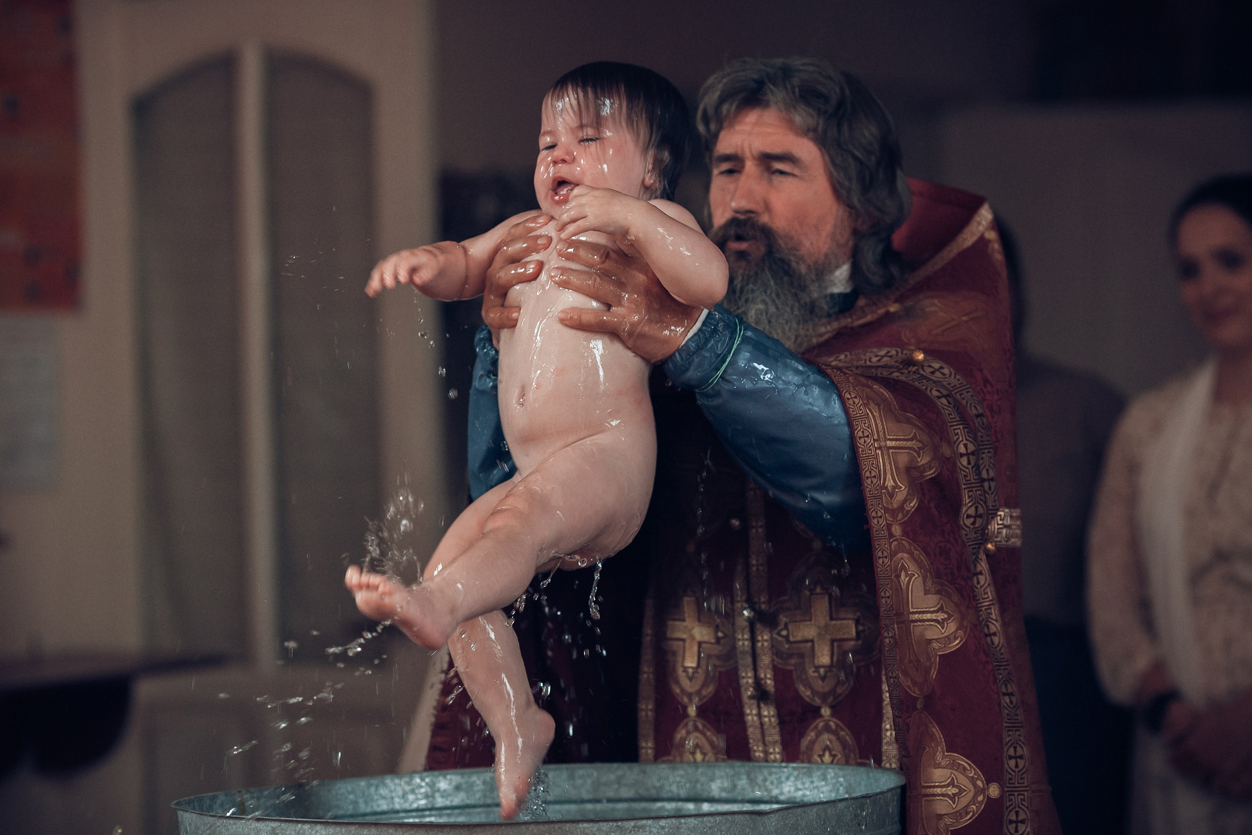 Фотографии момента погружения в купель (Таинство крещения). Moscow_CPC