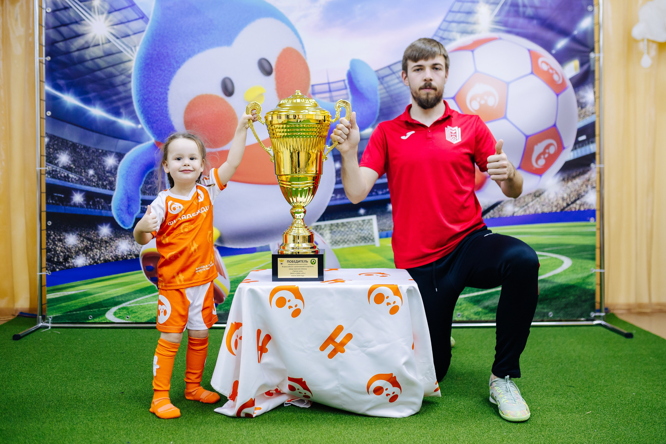 Фотосессия с кубком в детских садах г. Магнитогорска. Денис Прохоров Фотограф в г. Магнитогорск