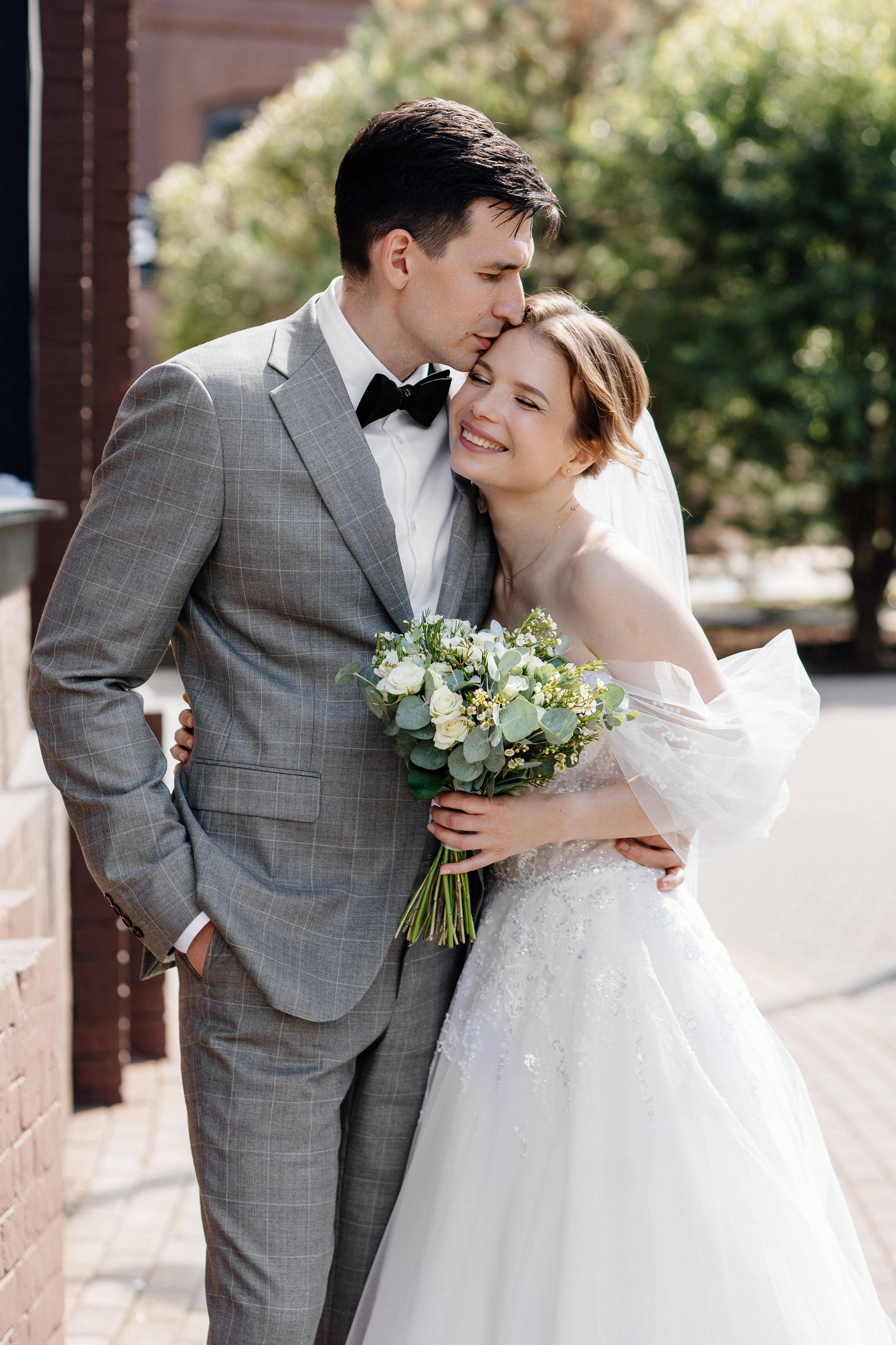 Свадебное утро в Hyatt Regency Хаятт Редженси, свадебная прогулка на Арме и банкет в О’Шалей. Свадебный и семейный фотограф Екатерина Иванова