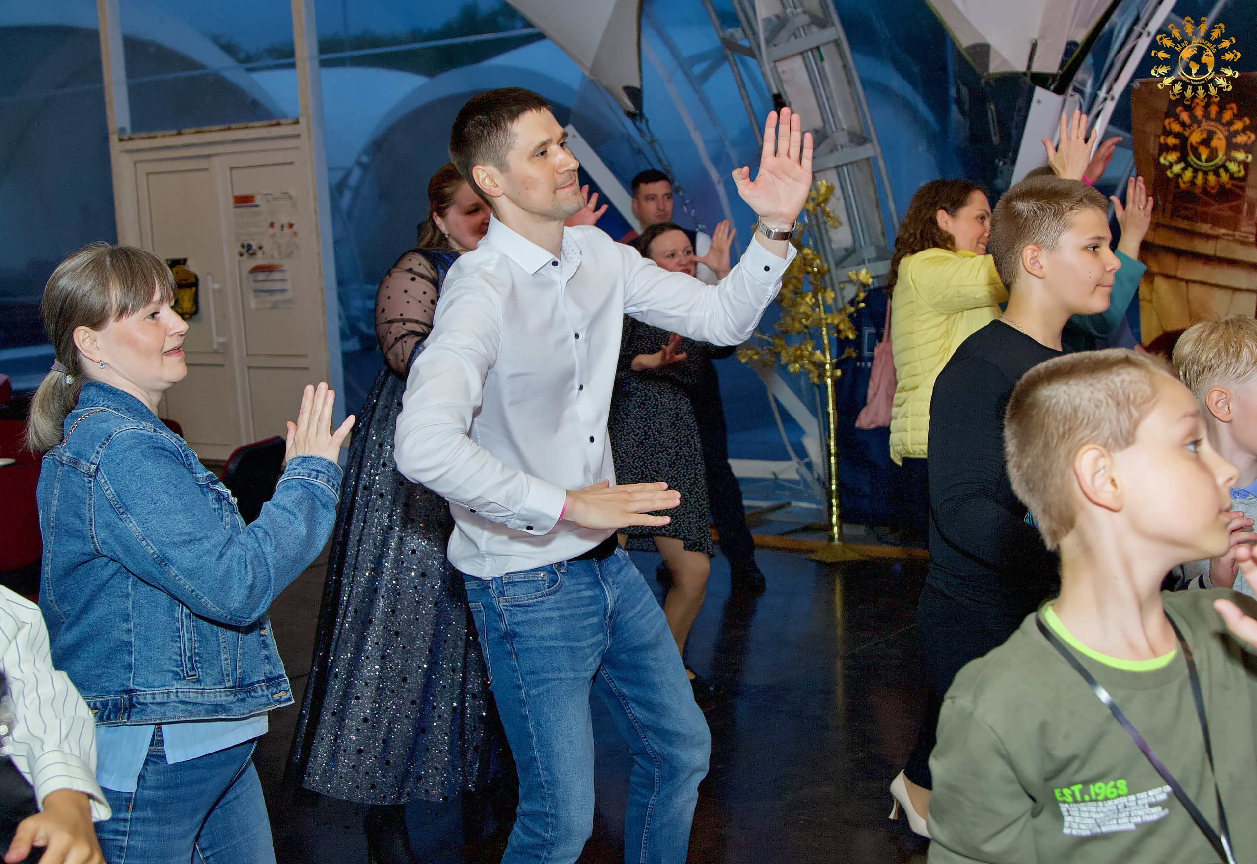 Выпускной 2023 (Школа 1195, 4-й класс). Репортажная съемка в Москве и области. Анималистика