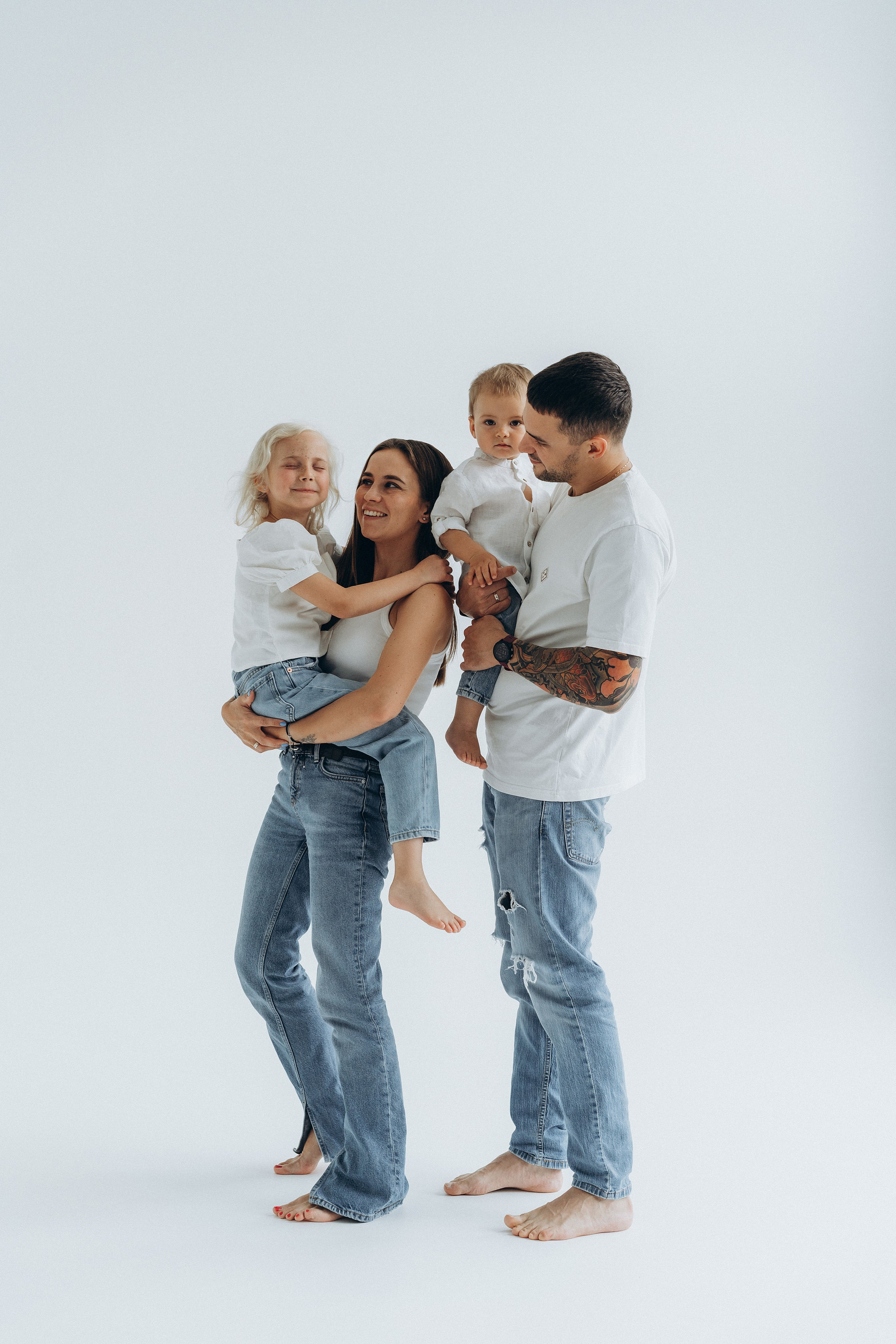 Семейная история на циклораме. Семейный фотограф в Москве Анастасия Скоголева