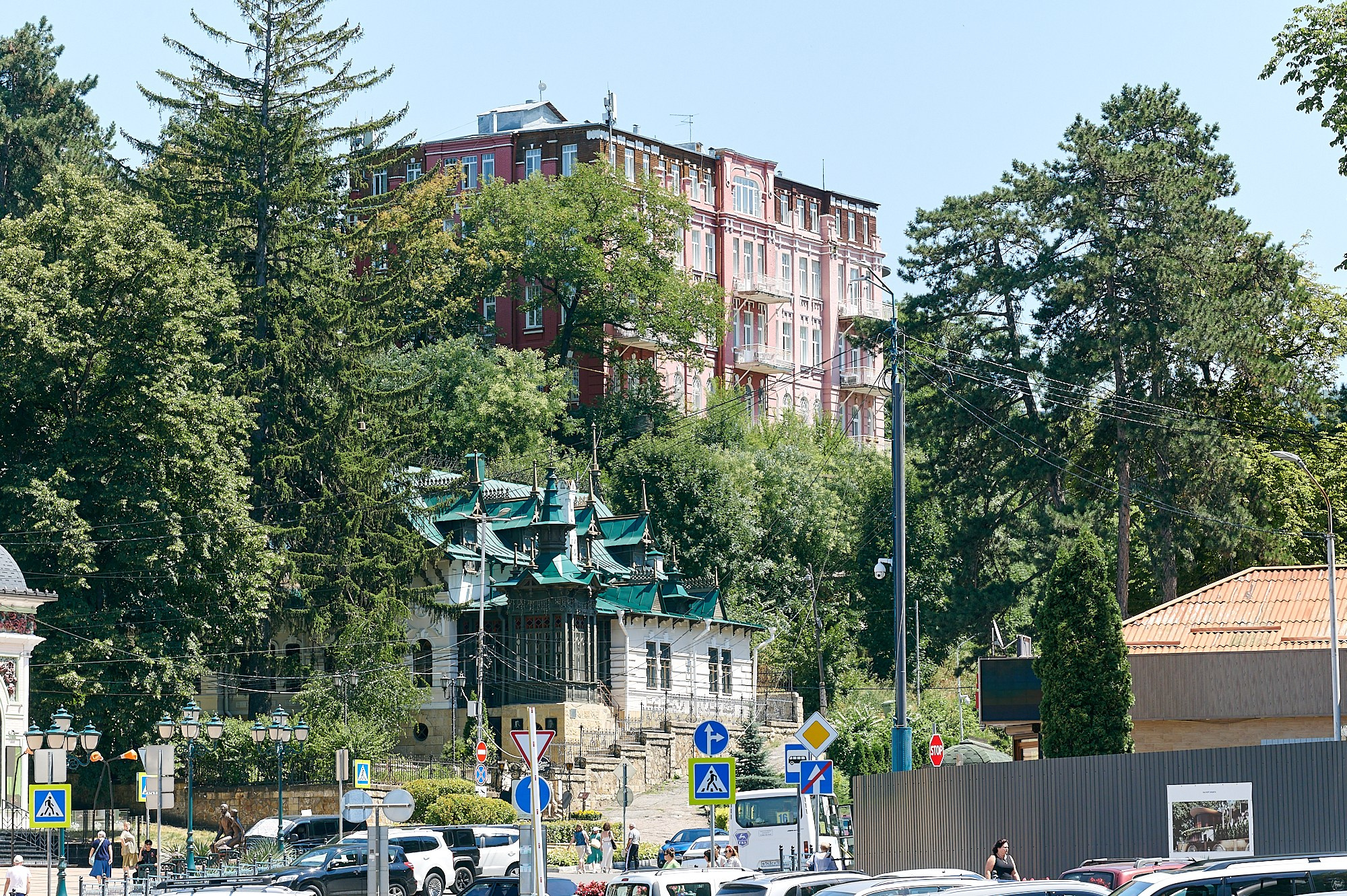 Кисловодск, Россия. Август 2024. Фотографии отовсюду и обо всем