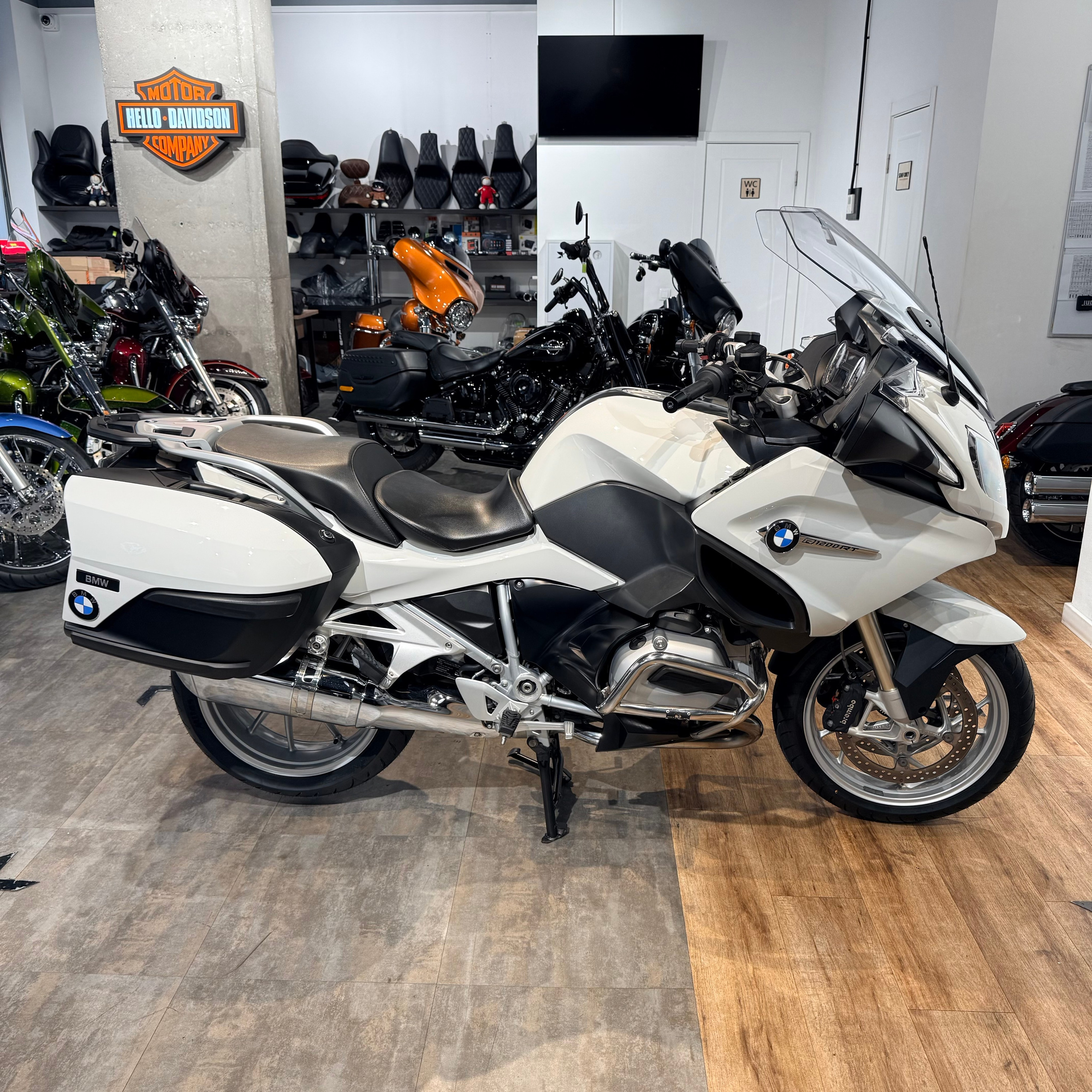 2015 BMW R1200RT Alpine White (VIN *WB10*5073). Hello Davidson, Москва. Только хорошие мотоциклы…