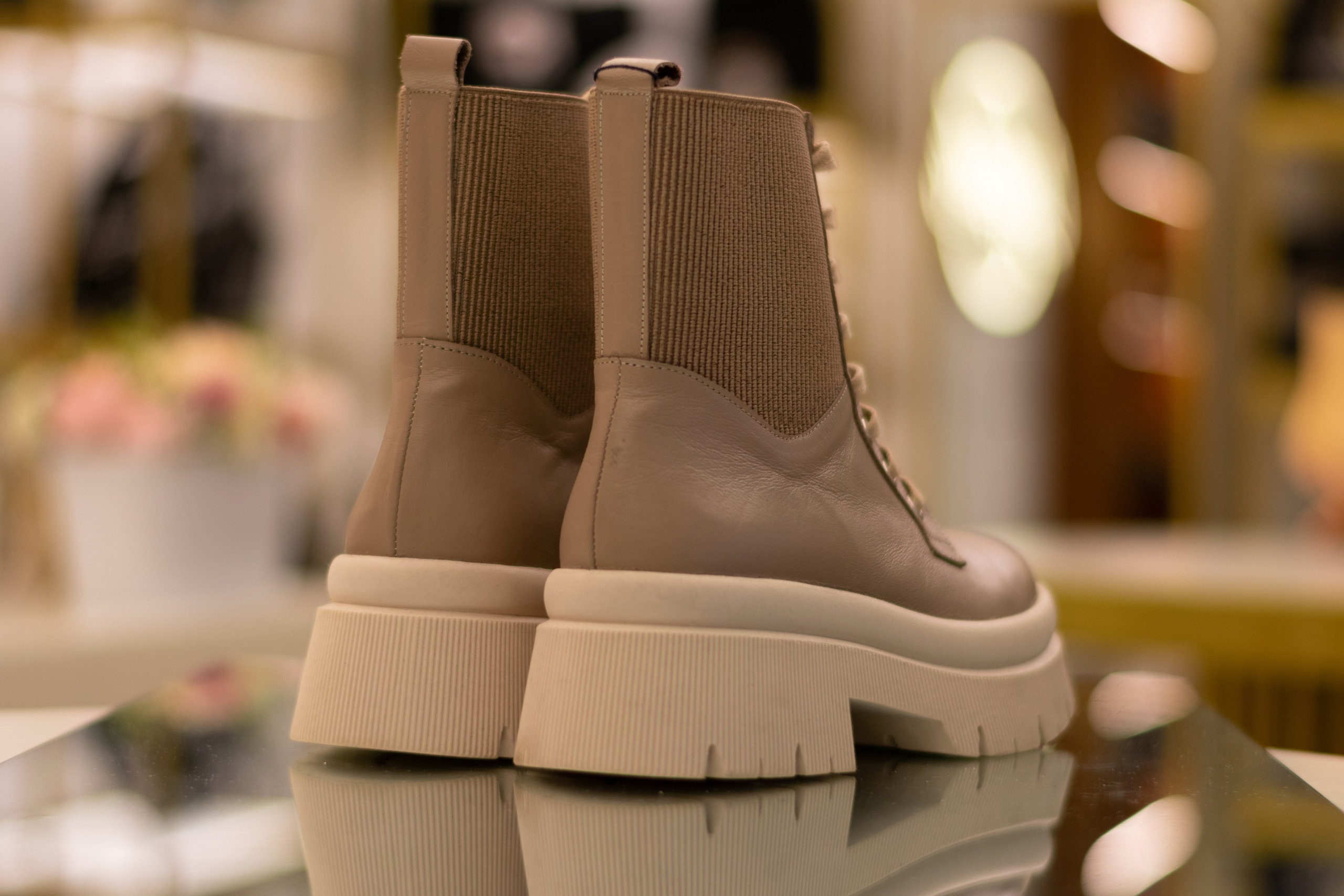 Для организаций. Предметная фотосессия для обувного магазина Capsula. Фотограф/видеограф Богдан Голованов