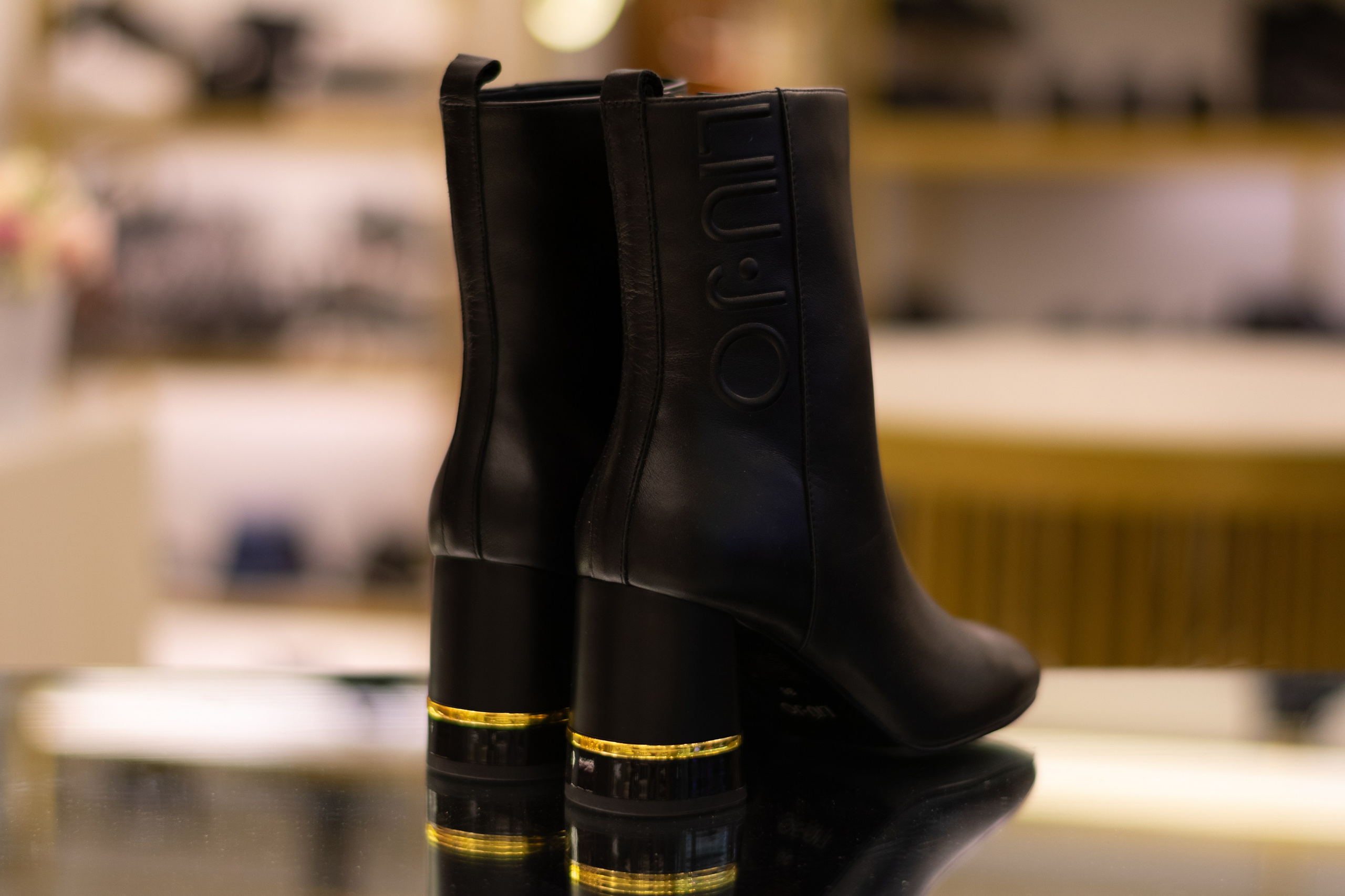 Для организаций. Предметная фотосессия для обувного магазина Capsula. Фотограф/видеограф Богдан Голованов