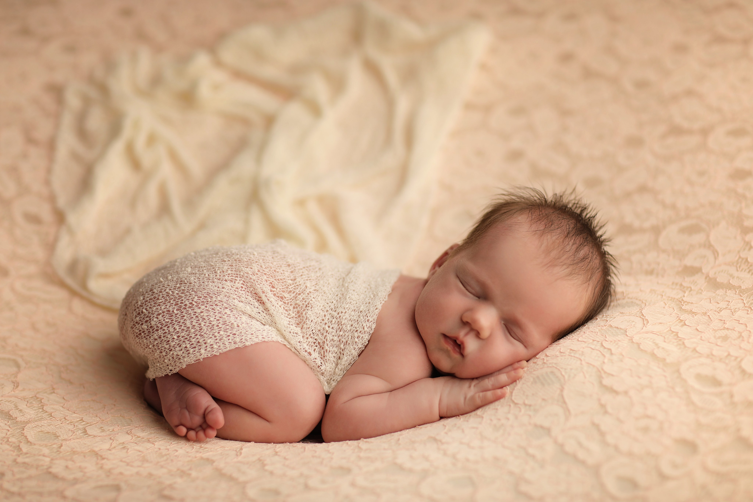 PH @anna_molodykh_newborn.almaty. Retoucher Aleksmokh