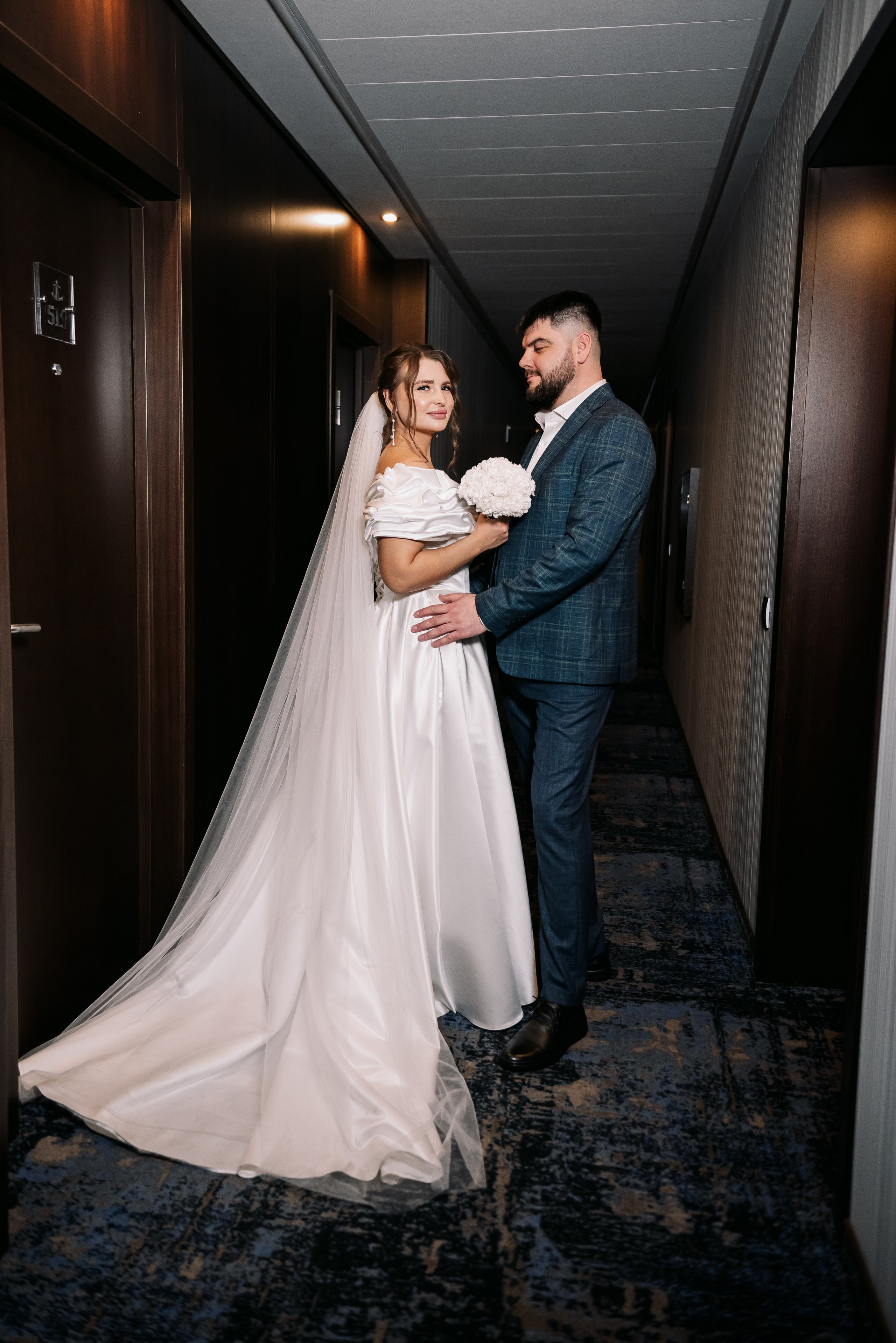 Свадебная фотосессия в отеле Томь г. Кемерово
