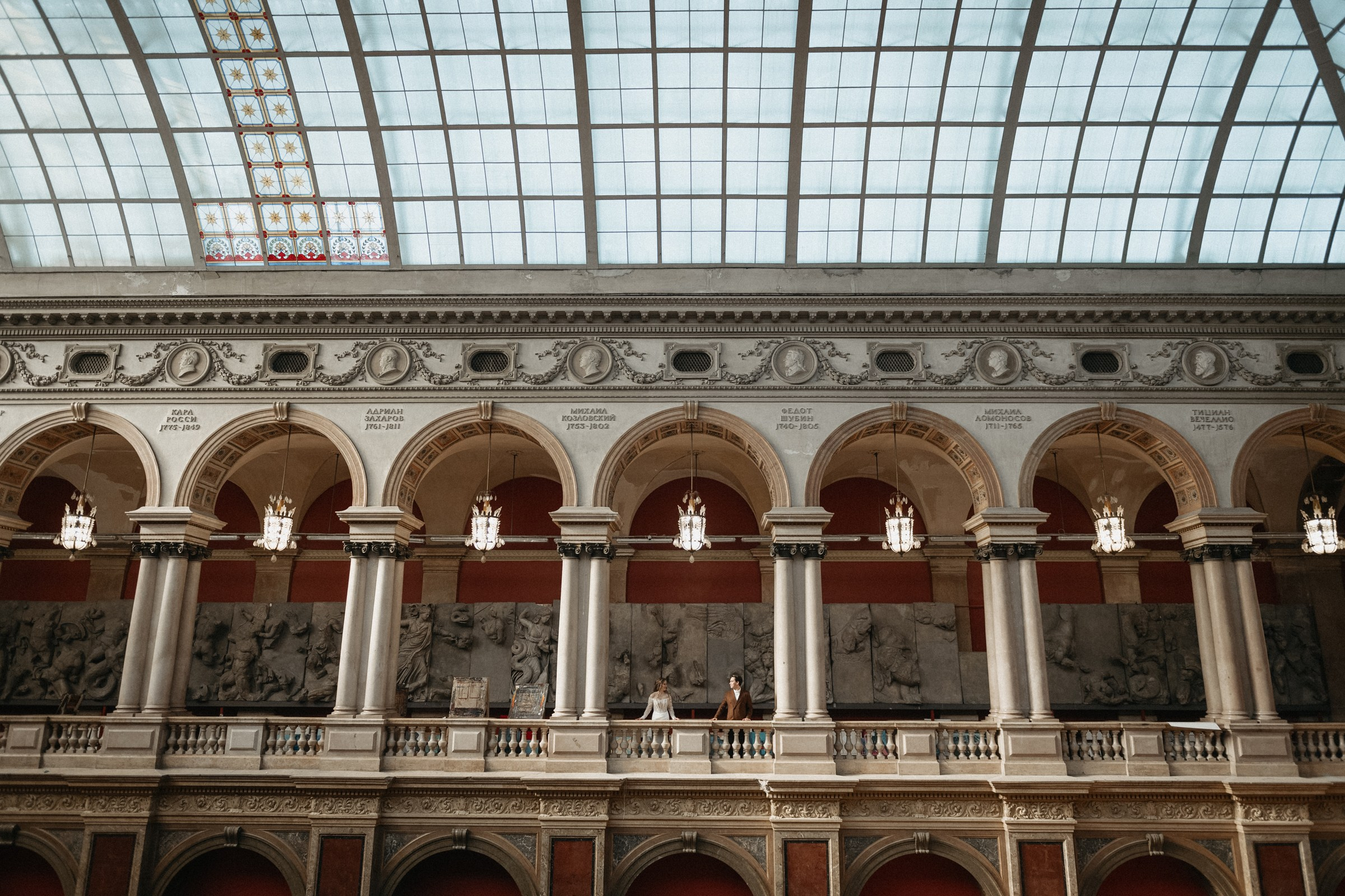 Закрытые места для свадебной фотосессии в дождь, осенью или зимой. Свадебный фотограф в Санкт-Петербурге Венера Ахметова