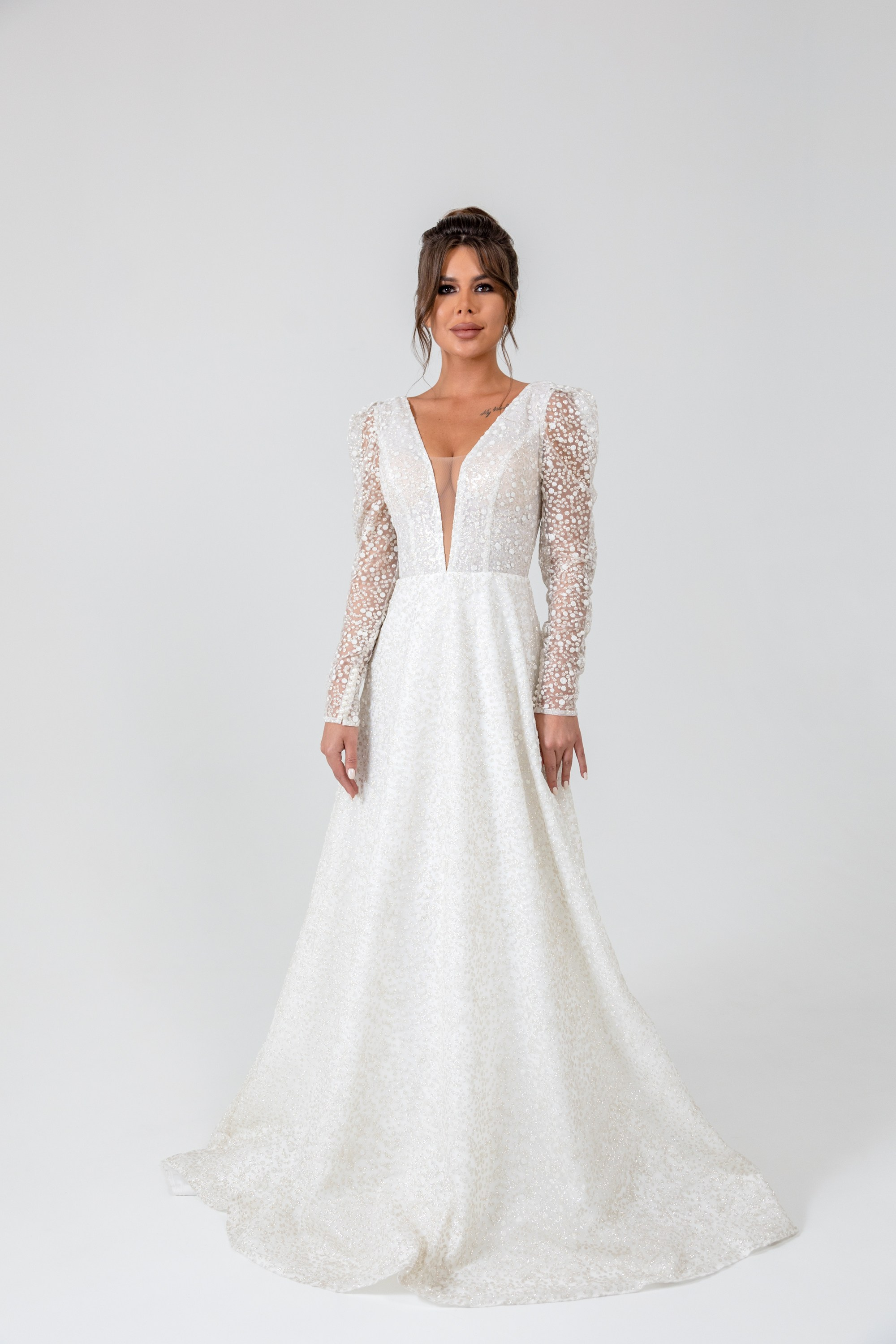 Студийный портрет невесты на белом фоне Кемерово Кузбасс