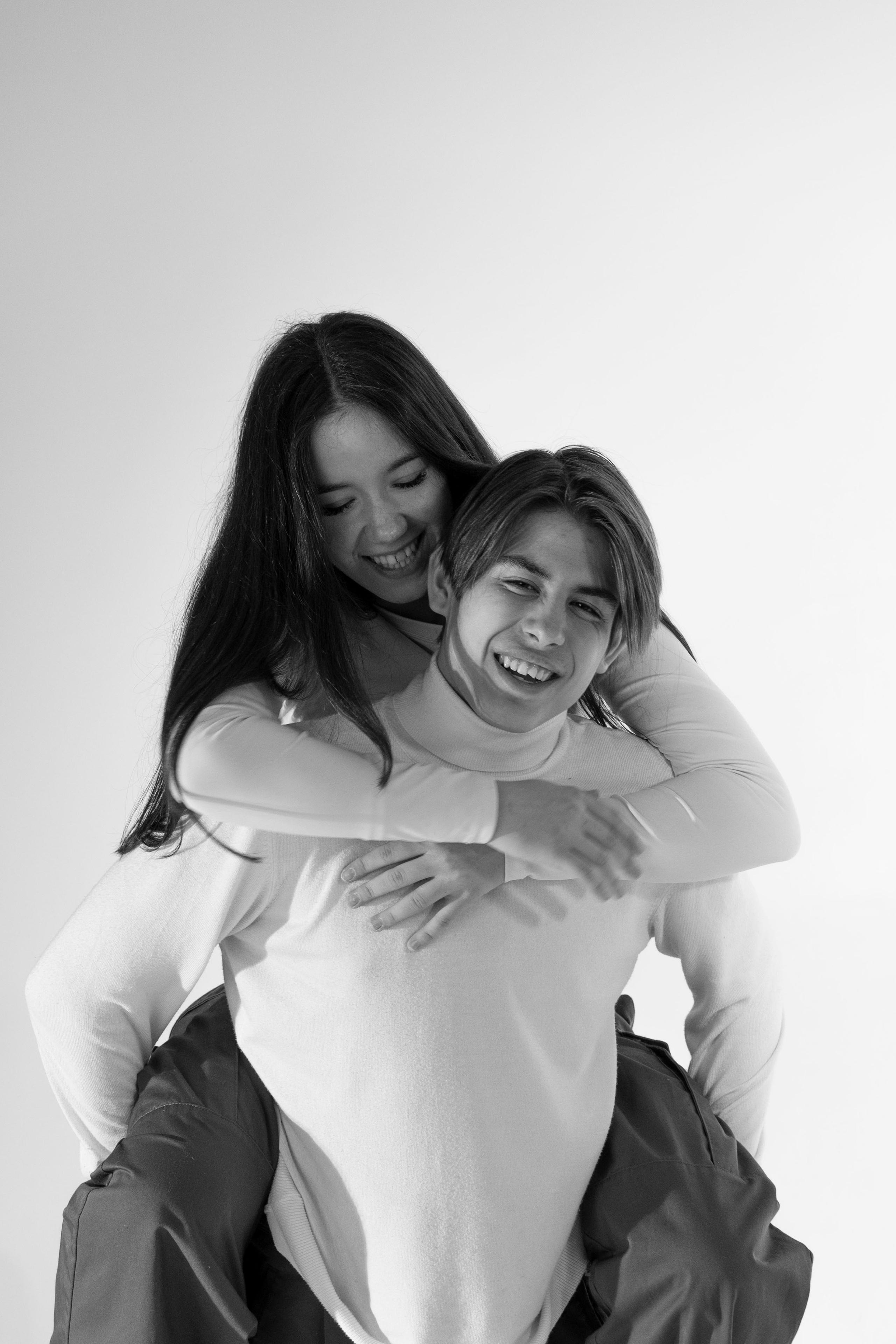 на данном черно-белом фото - супер  лавстори . Фотограф в Хабаровске - Татьяна Трубникова. Взглянув на это фото, Вы можете решить, что надо пофотаться в стиле лав стори, а значит пора заказать фотосессию в Хабаровске у Татьяны Трубниковой. Подходит для тех, кто любит чб фото