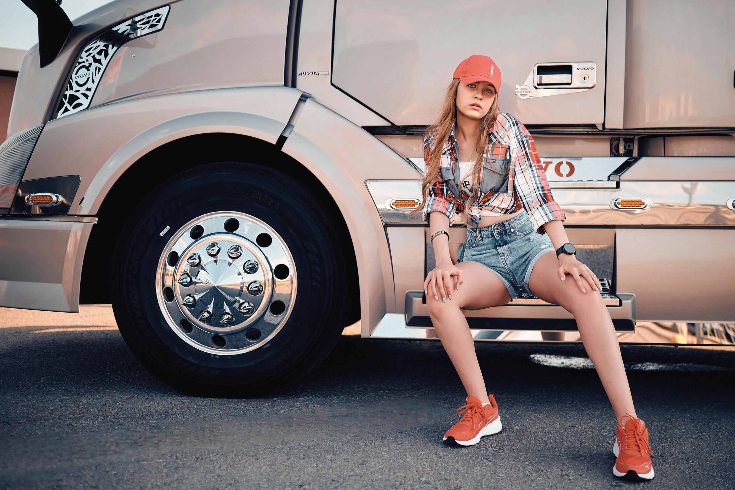 Truck & Girl. Фотограф Денис Кривопусков