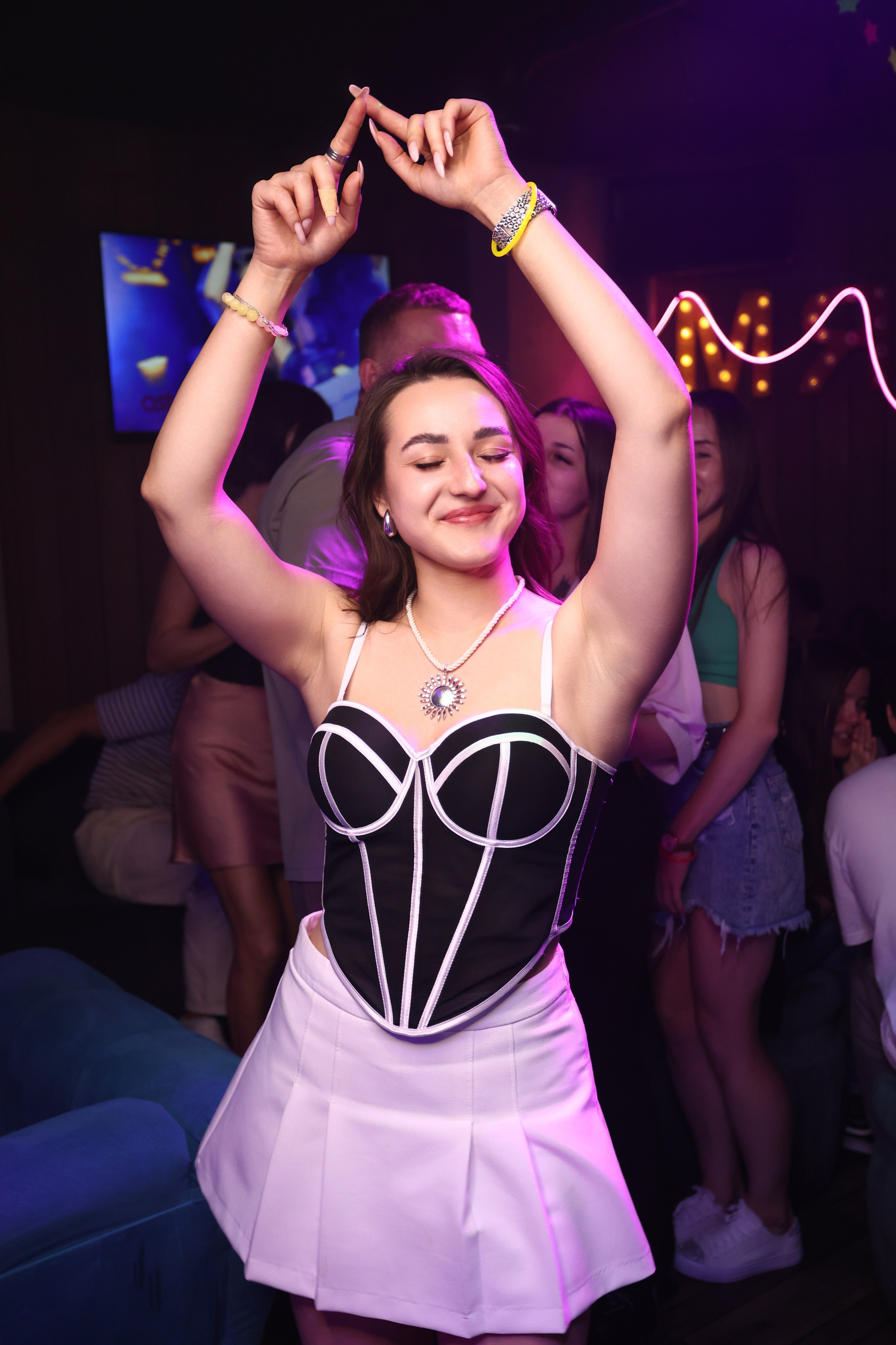 Neon Party 01.08.25. Мята Спортивная — Кальянная, караоке, бар в Минске