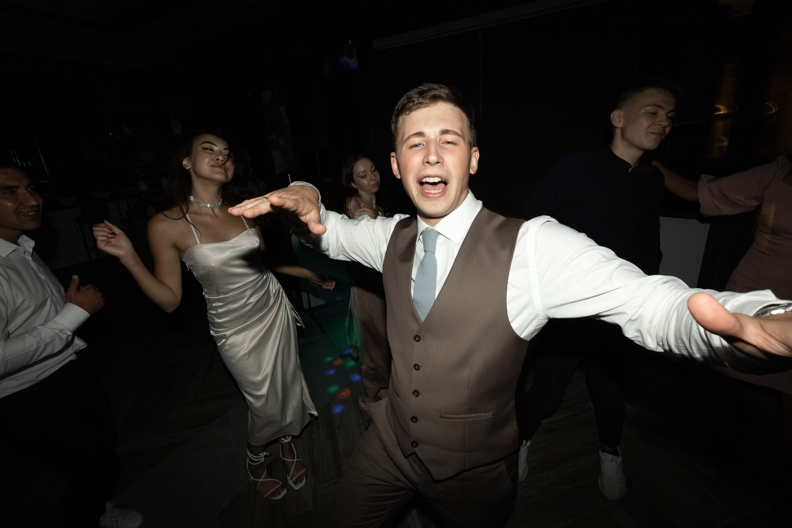 Свадебный фотограф Уфа — Руслан ГабдлисламовЖивые эмоции, красивые кадры, воспоминания на всю жизнь.Работаю по всей Республике Башкортоста. Свадебный фотограф Уфа Руслан Габдлисламов