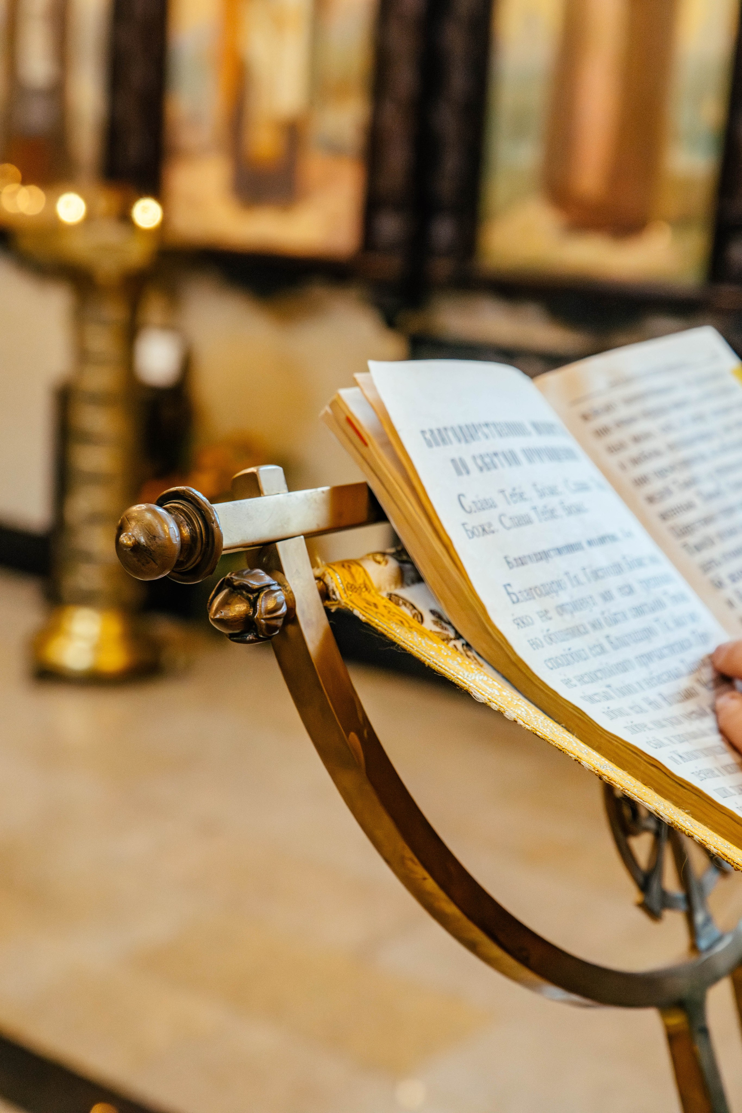 Литургия в храме блж. Ксении Петербургской д. Слобода. Фотограф Москва Валерия Веденина