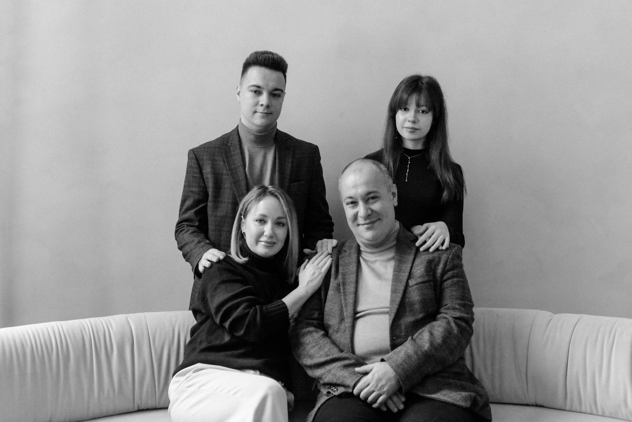 Молодые родители и взрослые дети. Фотограф Лола Волна, город Москва