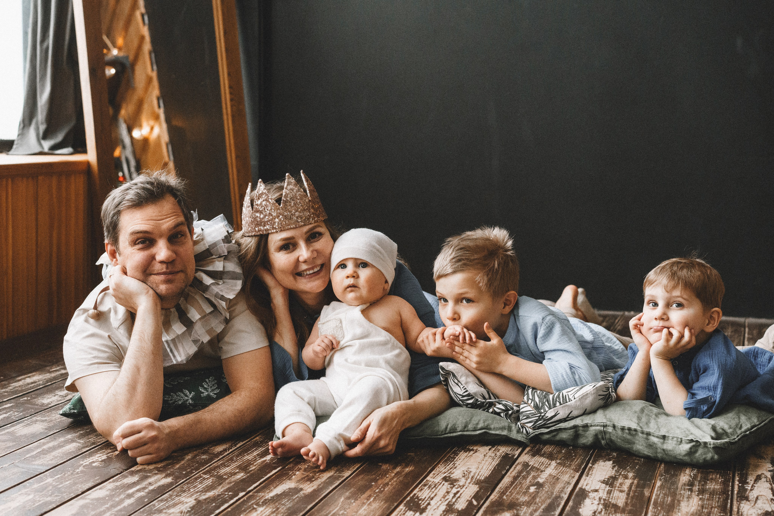 Четыре рыцаря и принцесса в ожидании Нового года. Семейный и детский фотограф и видеограф в Москве, Серпухове и Тарусе Валерия Сорокина