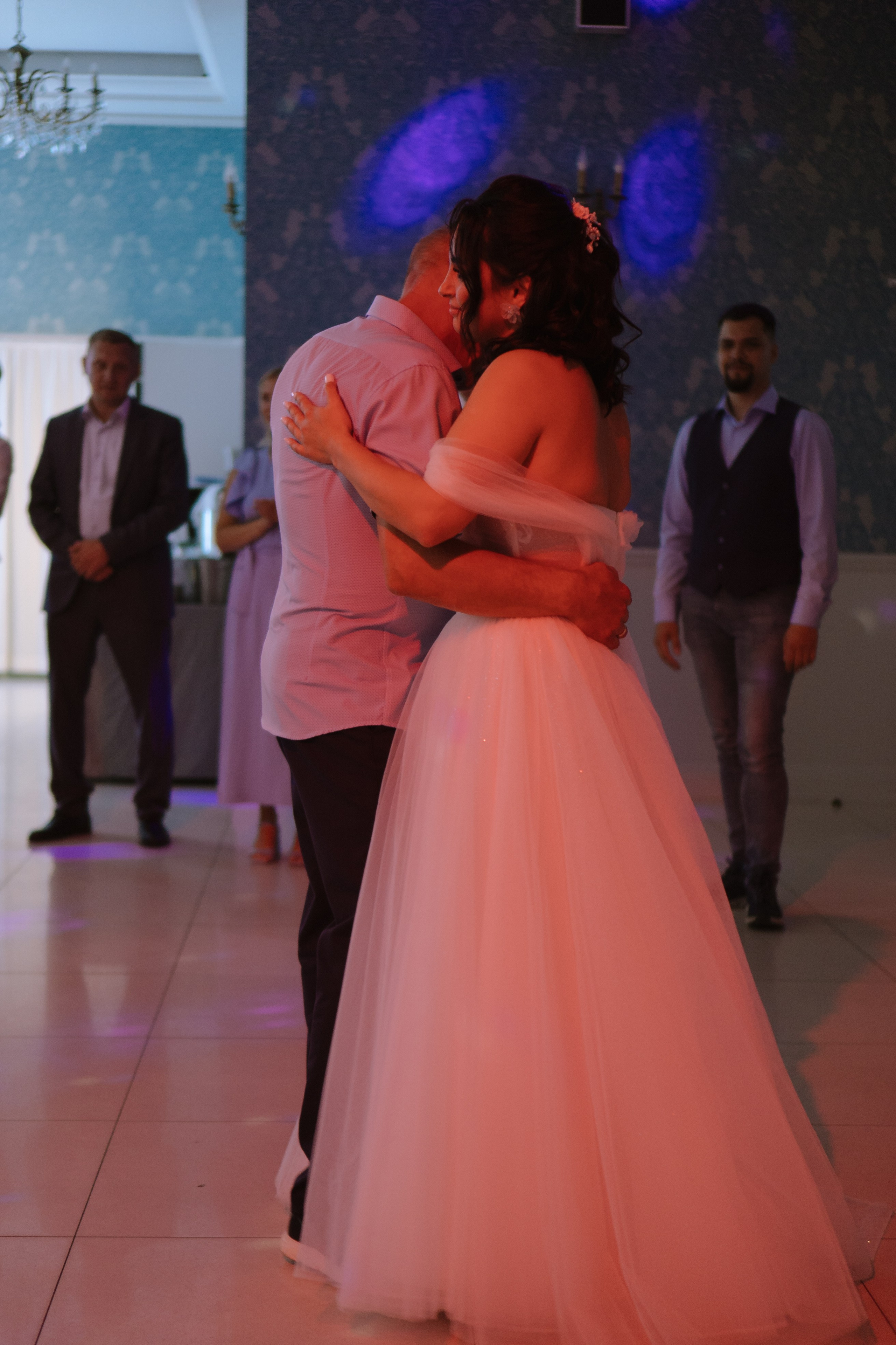 ТАНЕЦ ОТЦА И ДОЧЕРИ НА БАНКЕТЕ (СВАДЕБНАЯ ФОТОСЕСИИЯ БАНКЕТА). Профессиональный фотограф, Санкт-Петербург — Виктория Богомолова