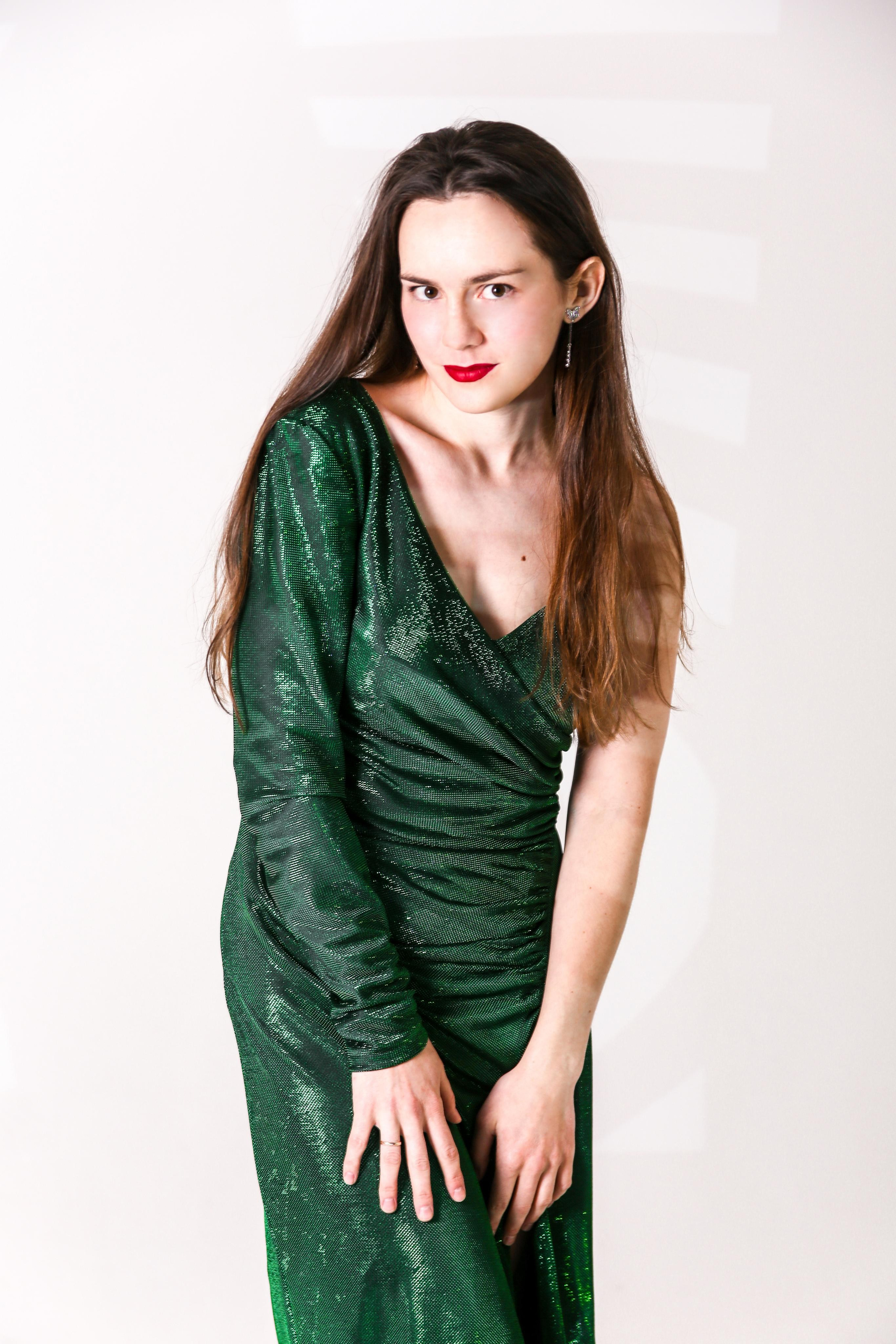 Даша в студии. Фотограф Пермь. Фотосессия в фотостудии Перми и на свежем воздухе