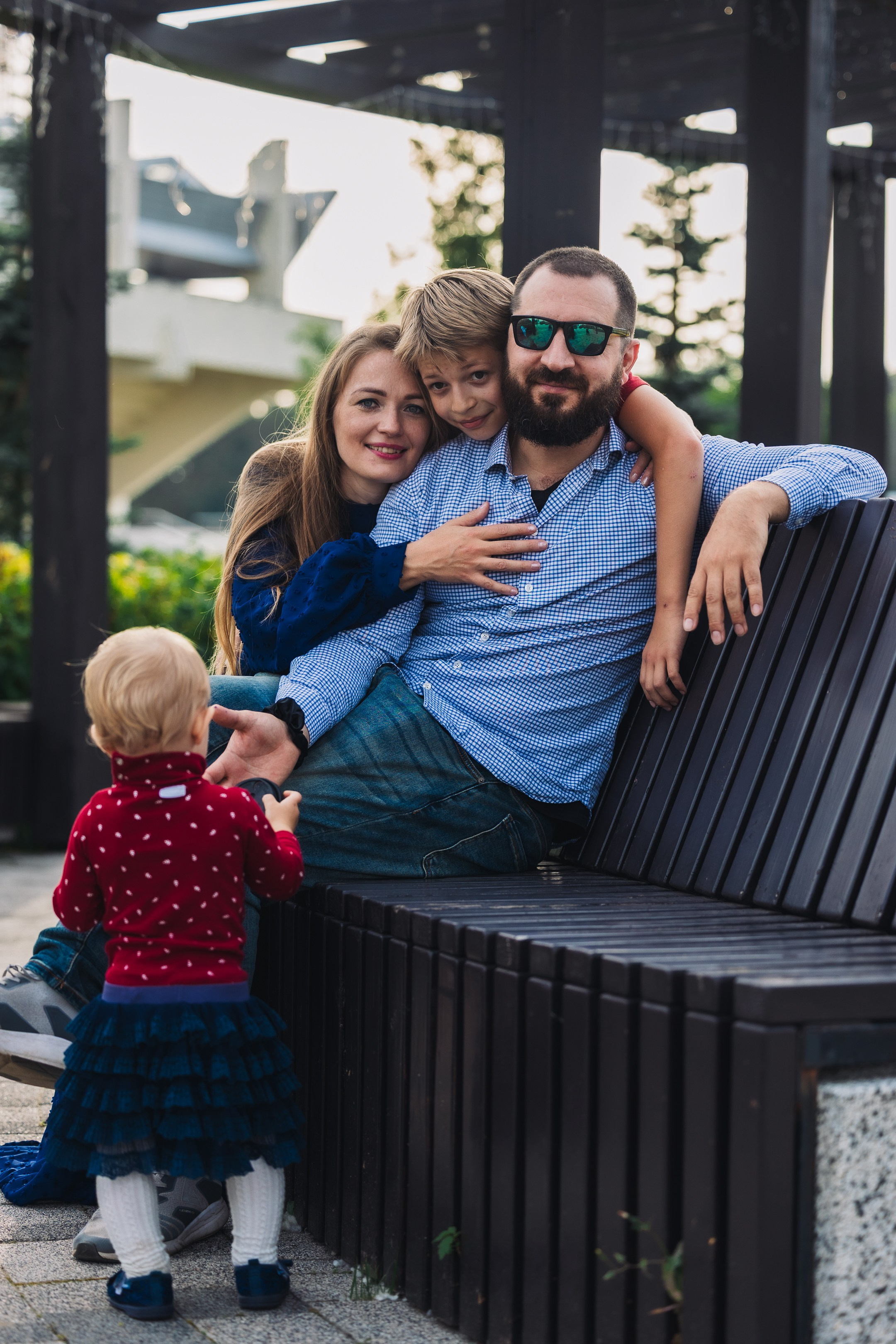 Вечерняя семейная фотосессия в парке. Свадебный и семейный фотограф в Москве Красинская Мария