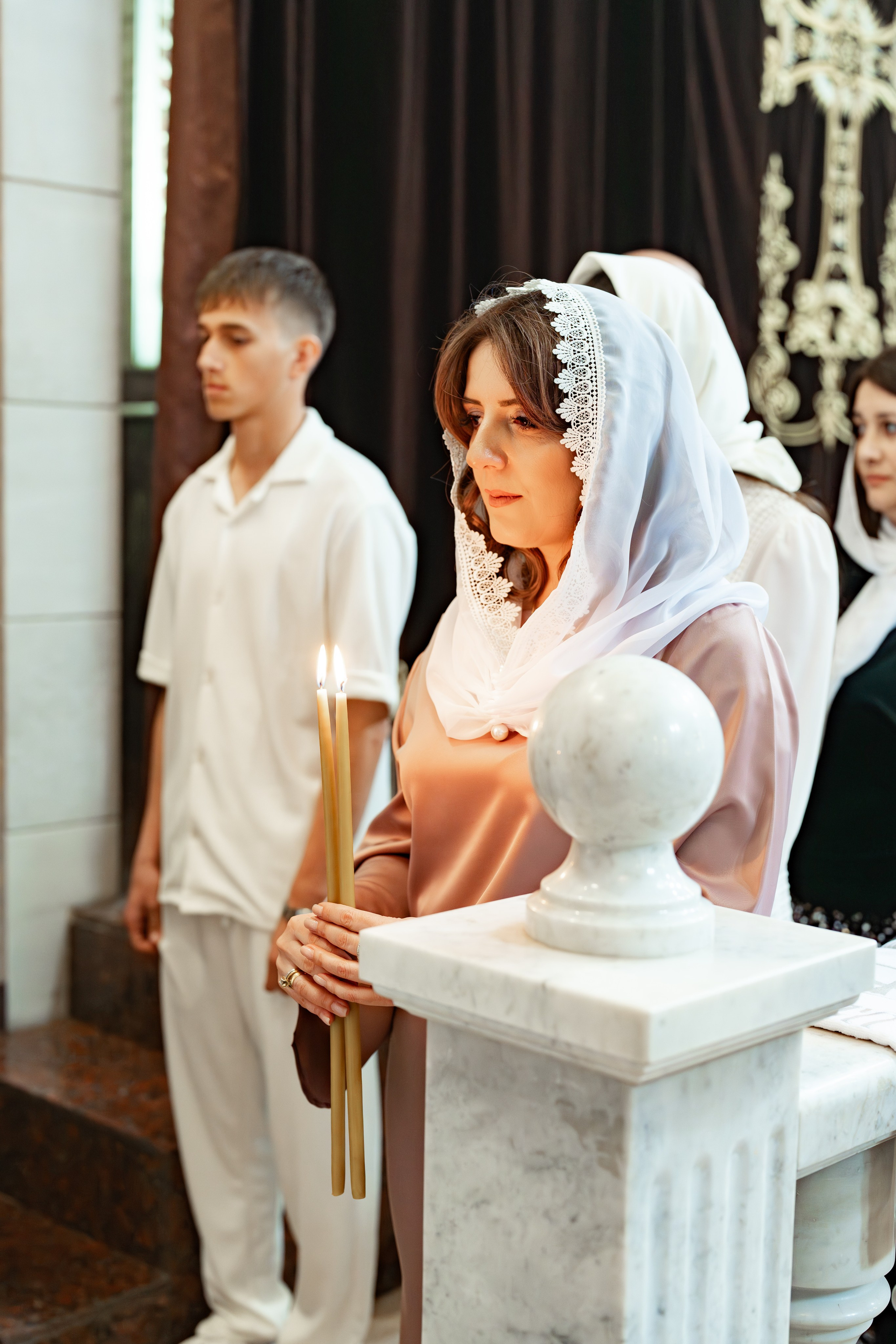 Крещение  ребёнка в храме. Фотограф видеограф Геннадий Янбаев в Сочи, Краснодаре