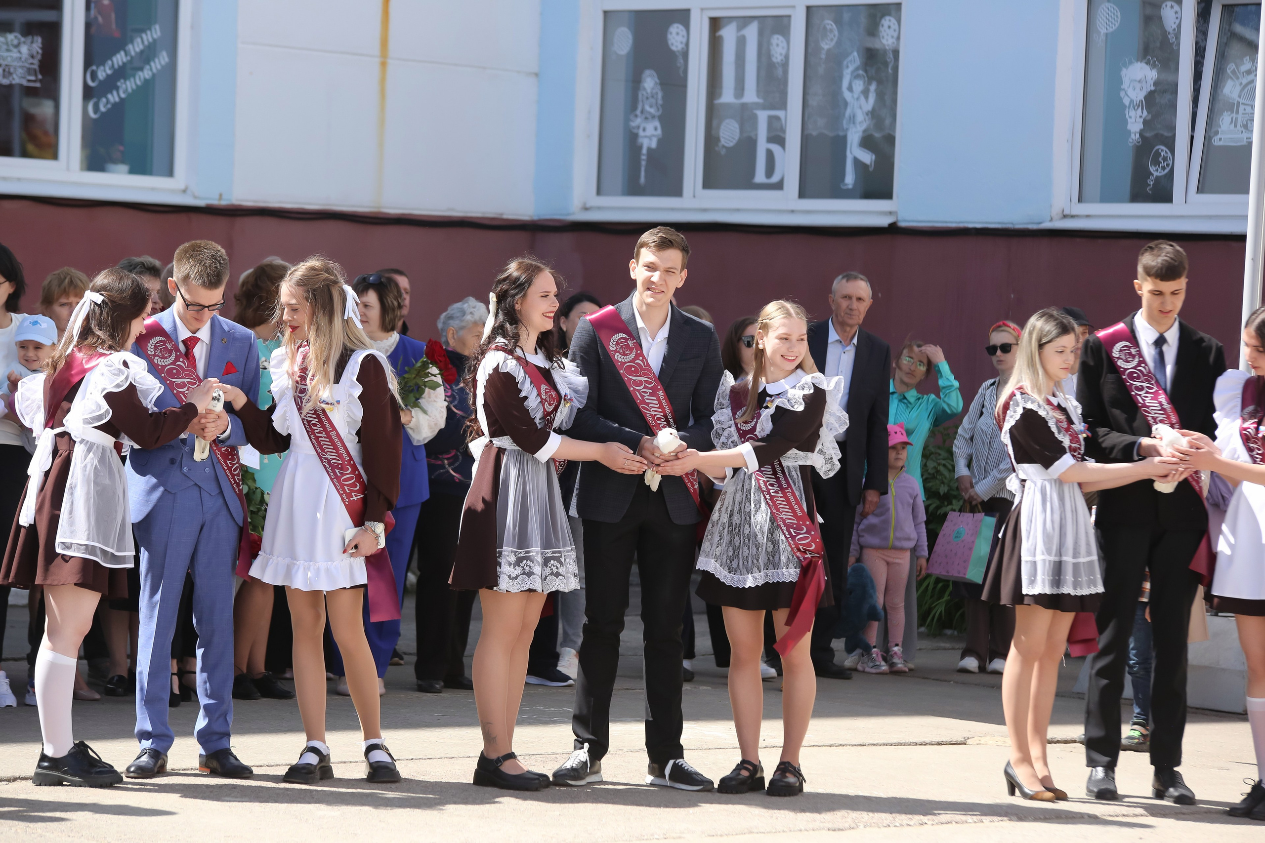 ЛИНЕЙКА «ПОСЛЕДНИЙ ЗВОНОК» 9 ШКОЛА 2024 г МЦЕНСК. ТВОЙ АЛЬБОМ / ТВОИ ПРАВИЛА