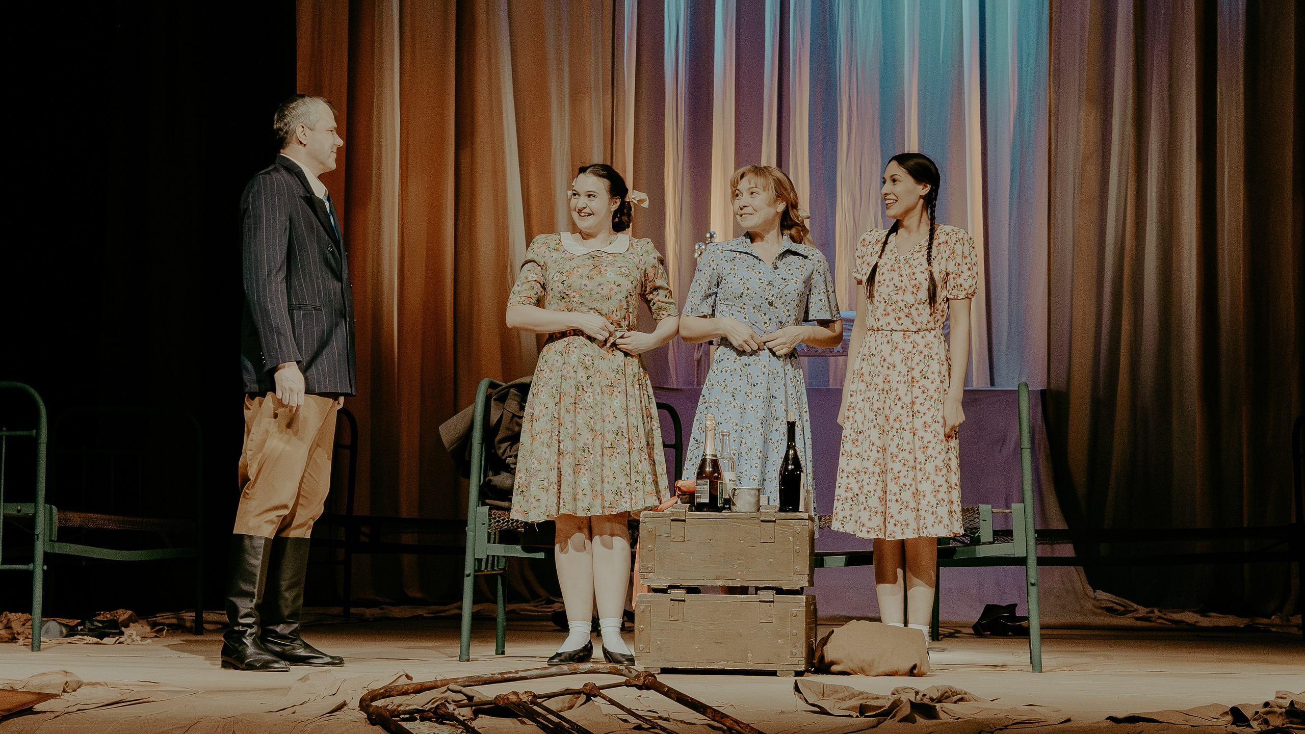 Театр Юного Зрителя " Не покидай меня». Фотограф Марк Файзулин