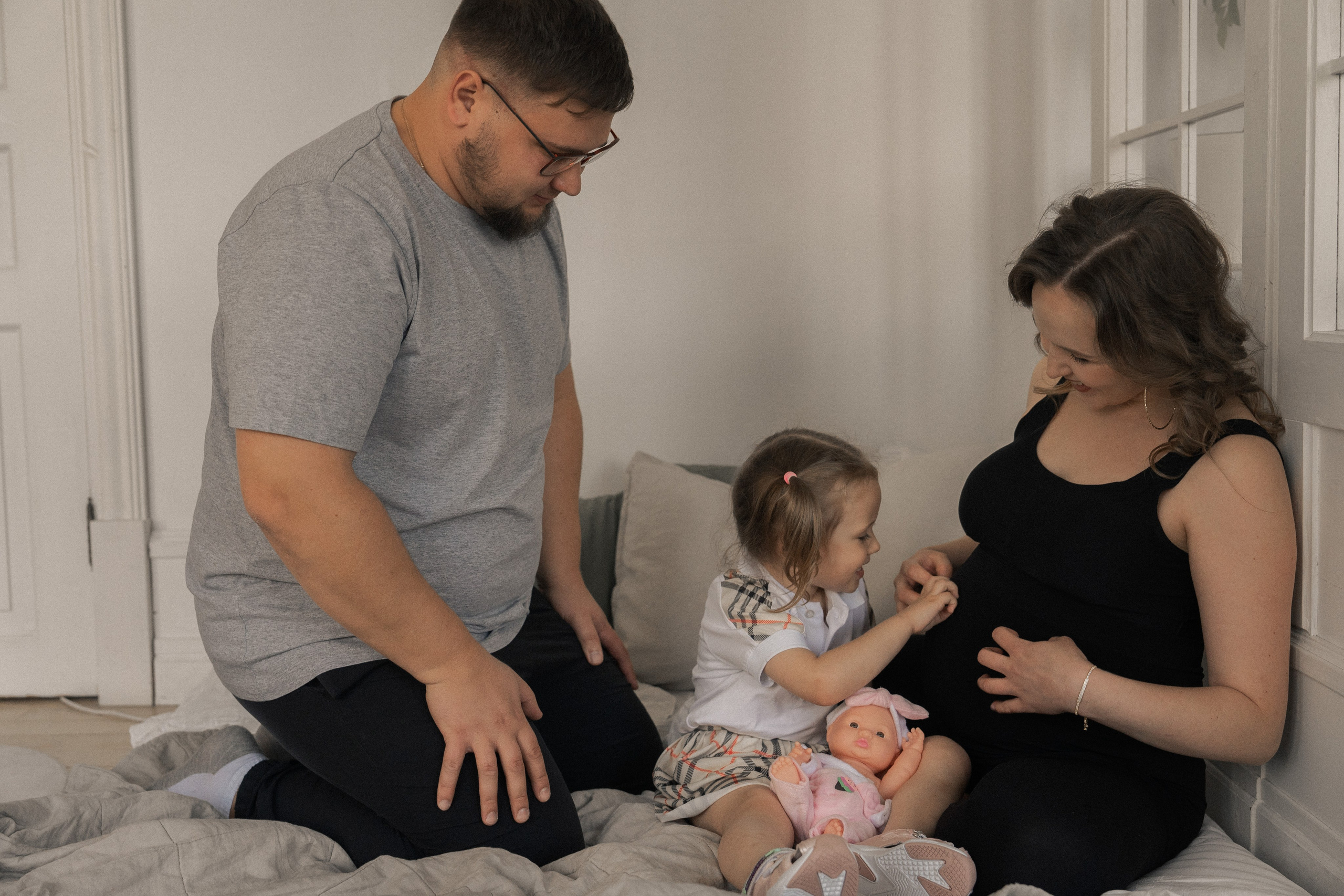 Семейная съемка в ожидании в студии WhiteGarden. Семейный фотограф Екатеринбург Татьяна Девятых