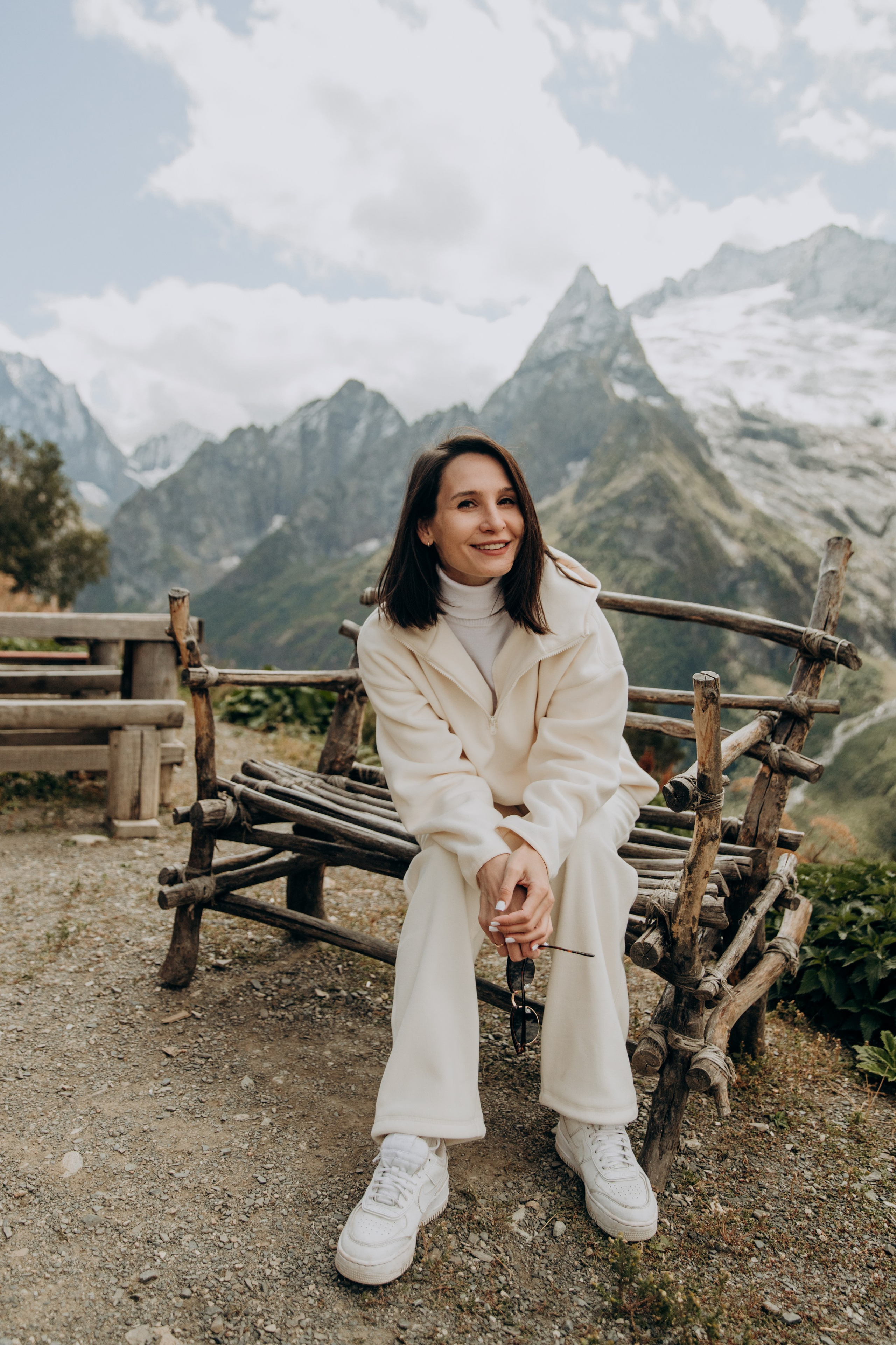 Юля с семьей, Домбай. Портфолио