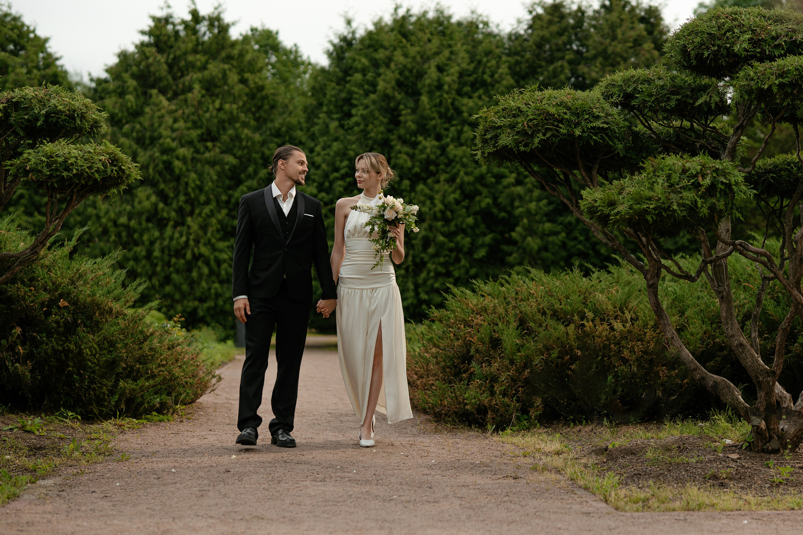Свадебная прогулка, а парке Сокольники. Фотограф Сергиев Посад / Москва / Дмитров / Дубна