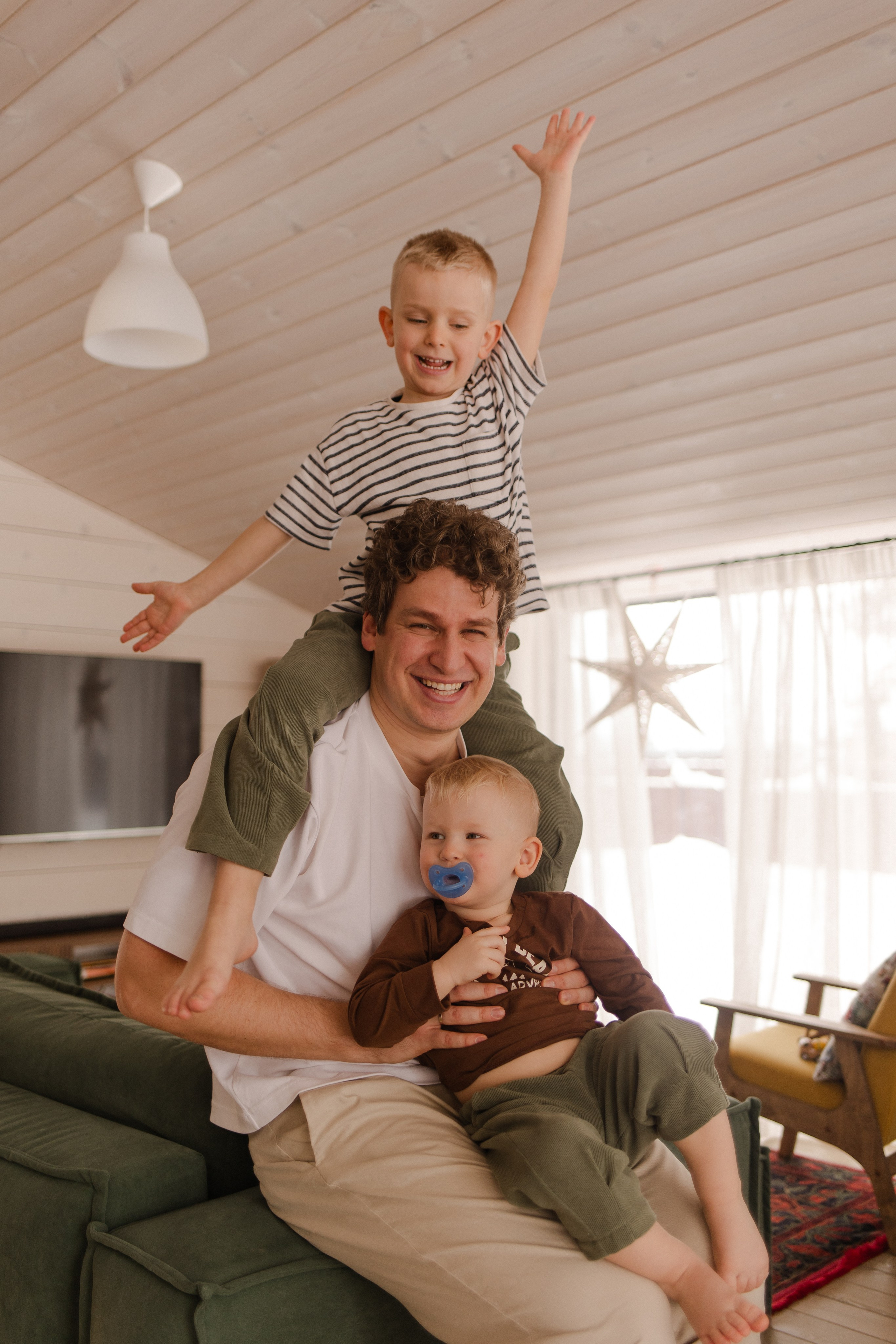 Акрам Ульяна и мальчишки. Фотграф в Москве Кузьмина Мария