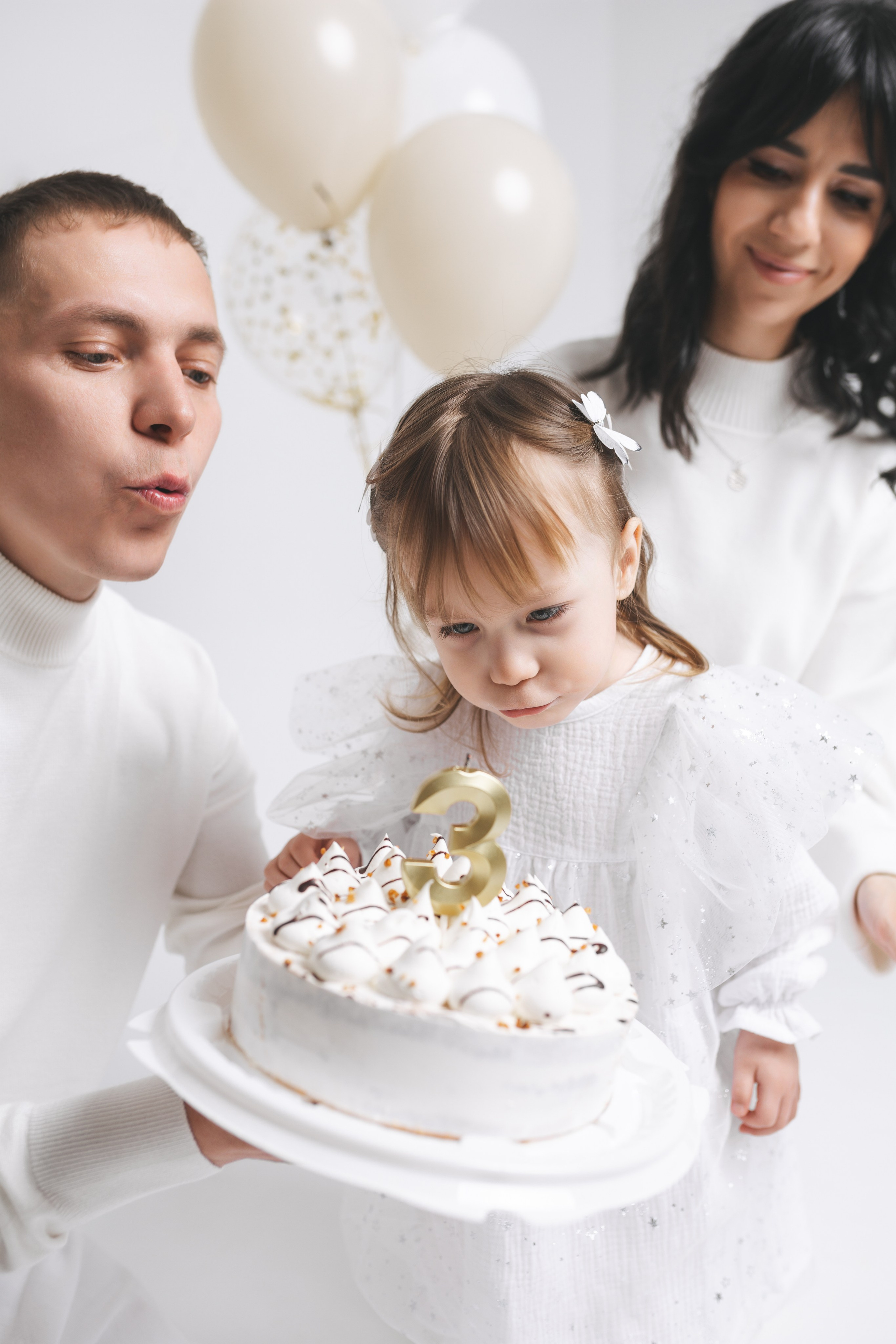 Маша, сколько тебе уже? Вот столько (3 года, показывая на пальцах)). Свадебный и женский фотограф в Санкт-Петербурге Муртеева Екатерина