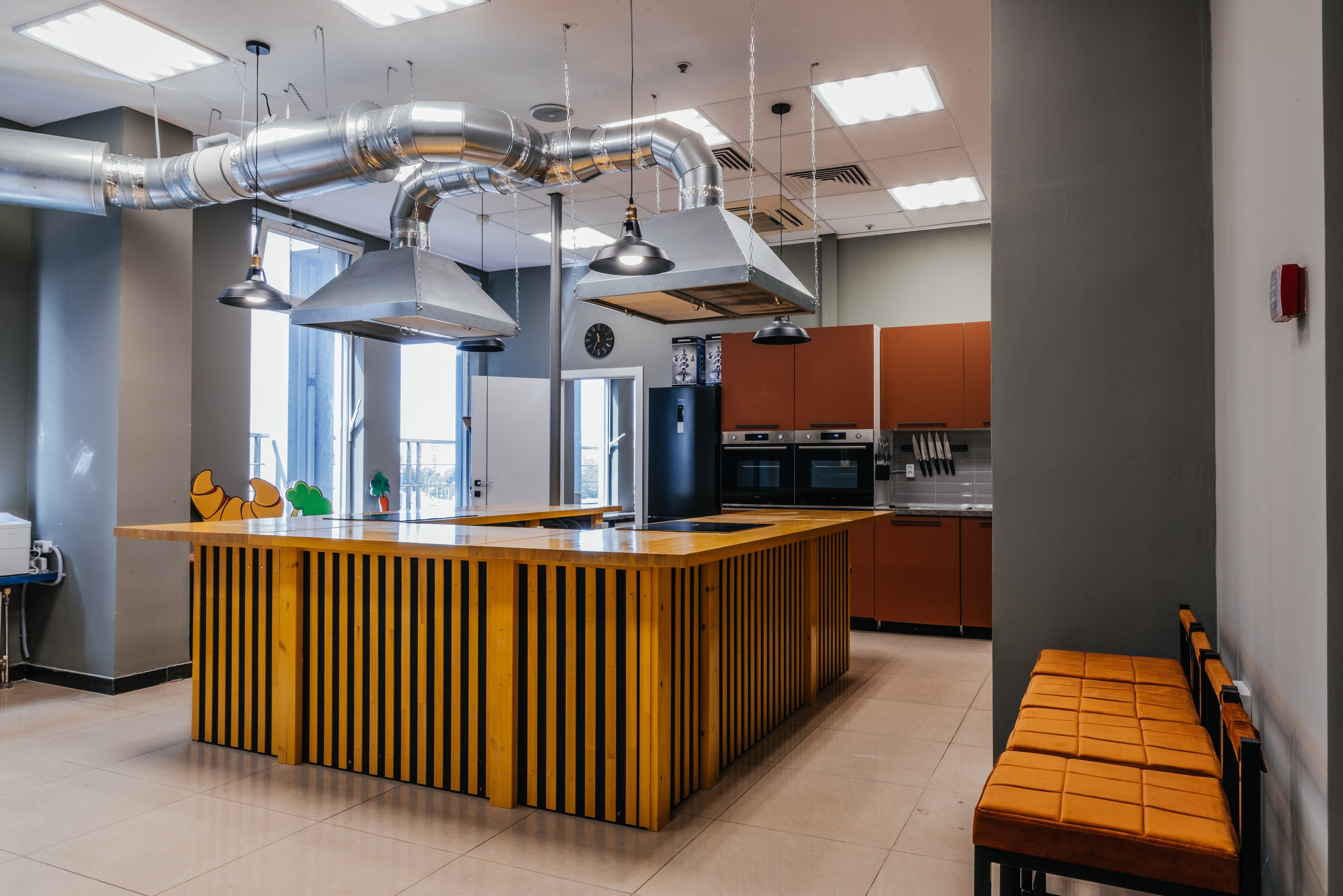 Интерьер Кулинарной, Гончарной, Стрелковой студии. Фотограф Алексей Солопов