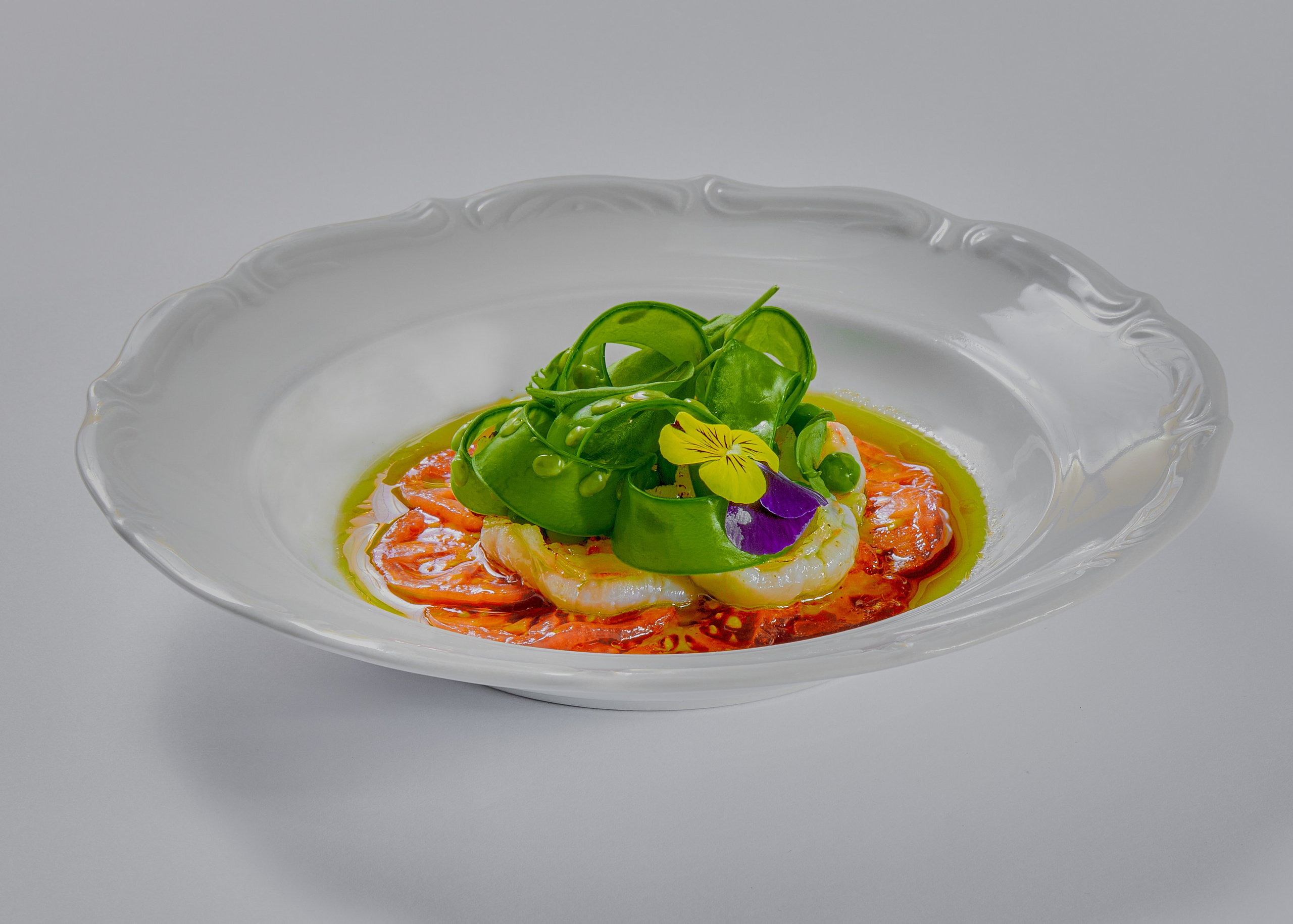 Я  фотограф. Работаю в городе Москва,