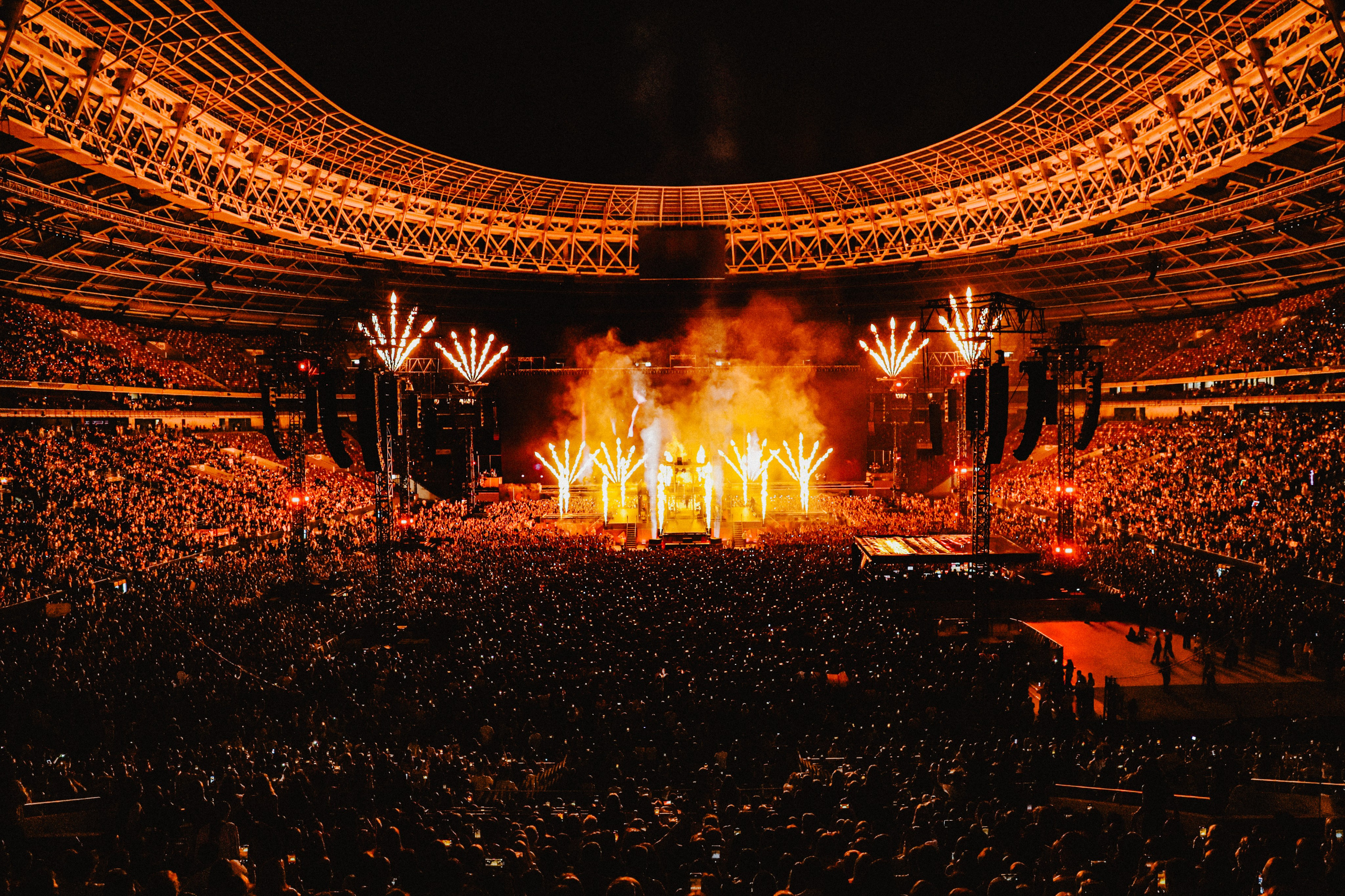 Концертная съёмка: эмоции и энергия в кадре. Профессиональный фотограф звезд, концертов и спортивных событий