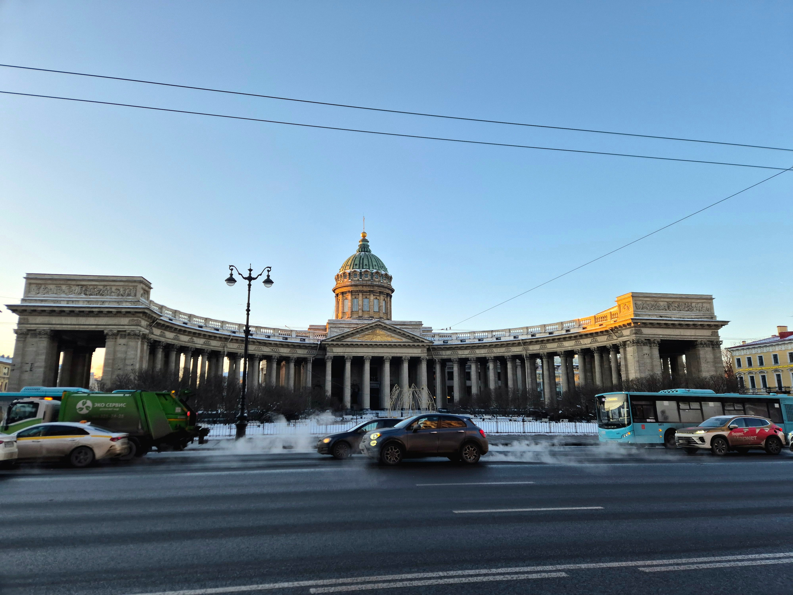 Казанский собор. Забрали машинку почти у Дворцовой и уехали в Петергоф