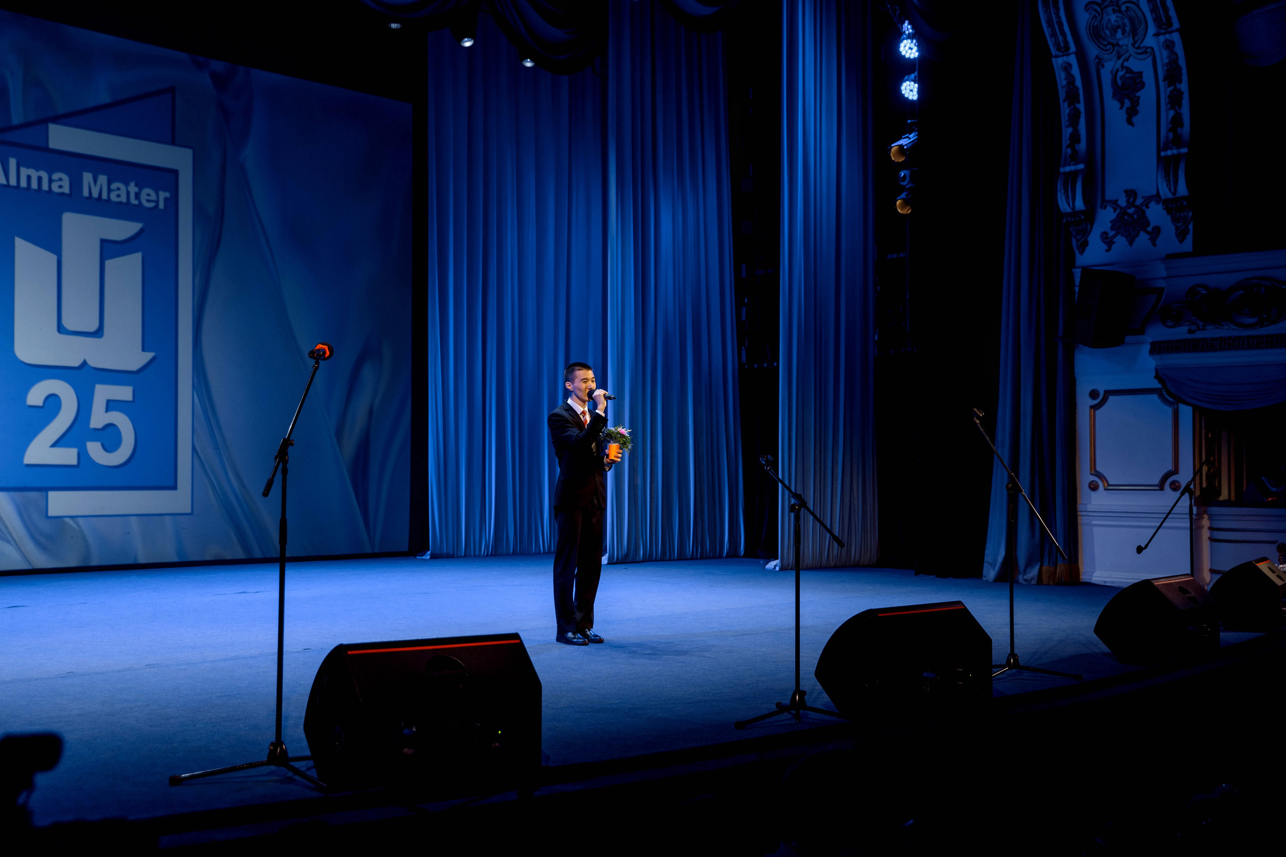 Гимназия 25 — последний звонок (Драм Театр). Свадебный фотограф Иркутск, репортажный фотограф Иркутск